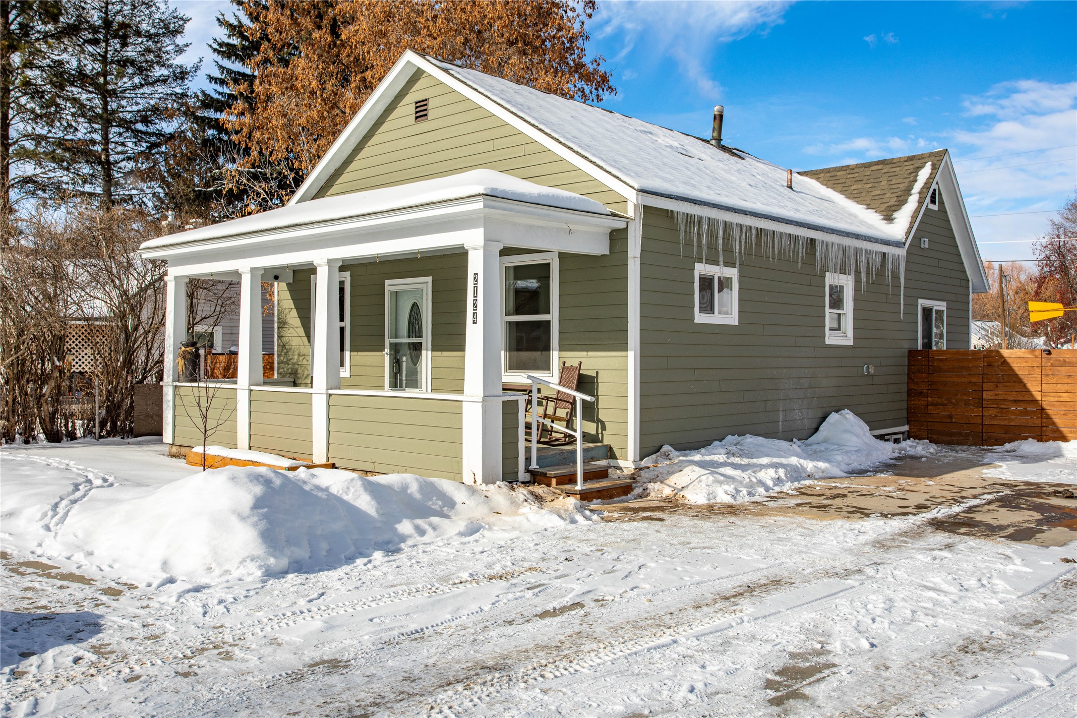 2124 S 14th Street W Property Photo 1