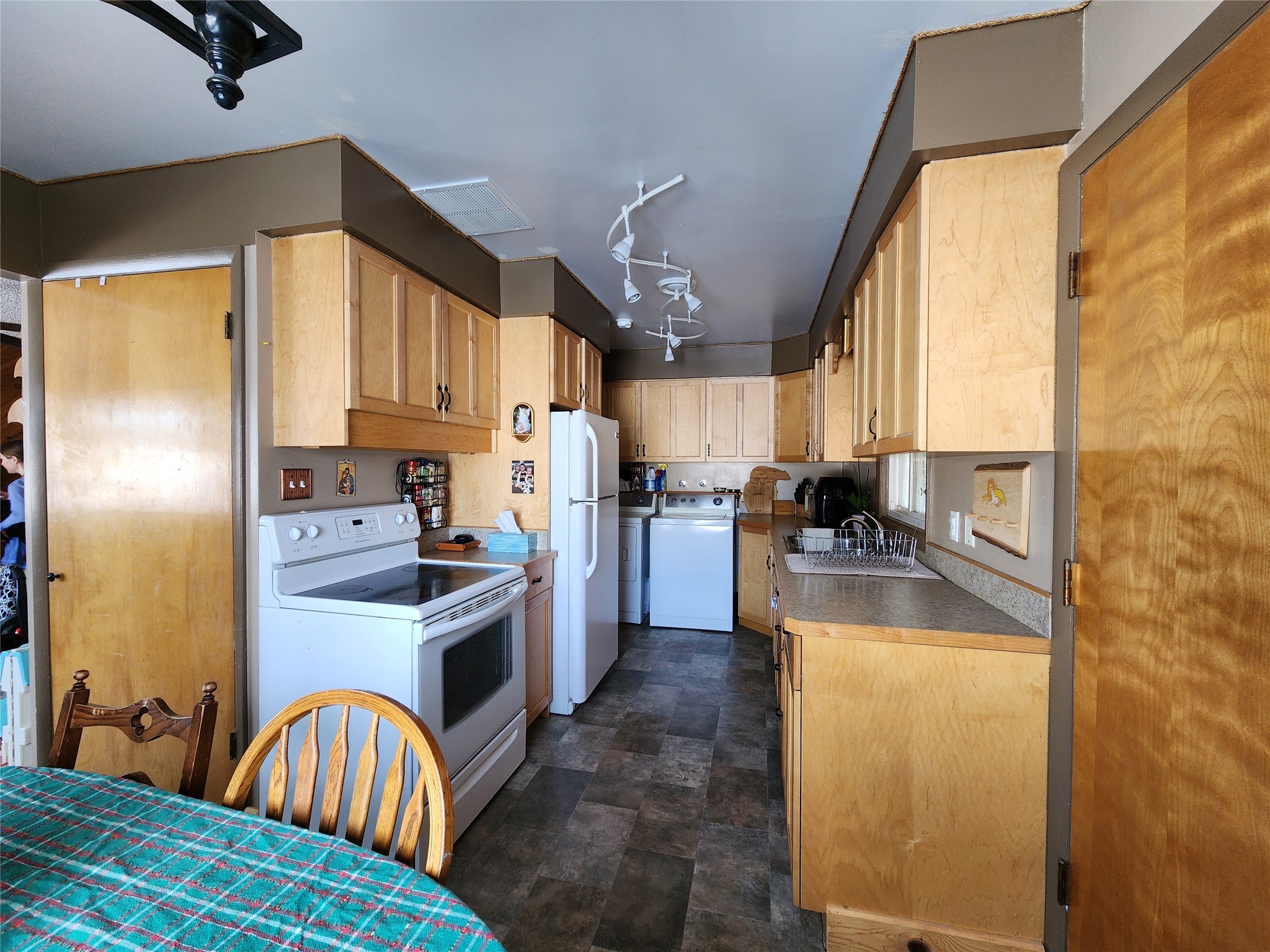 304 Riverview 4 W Property Photo 12