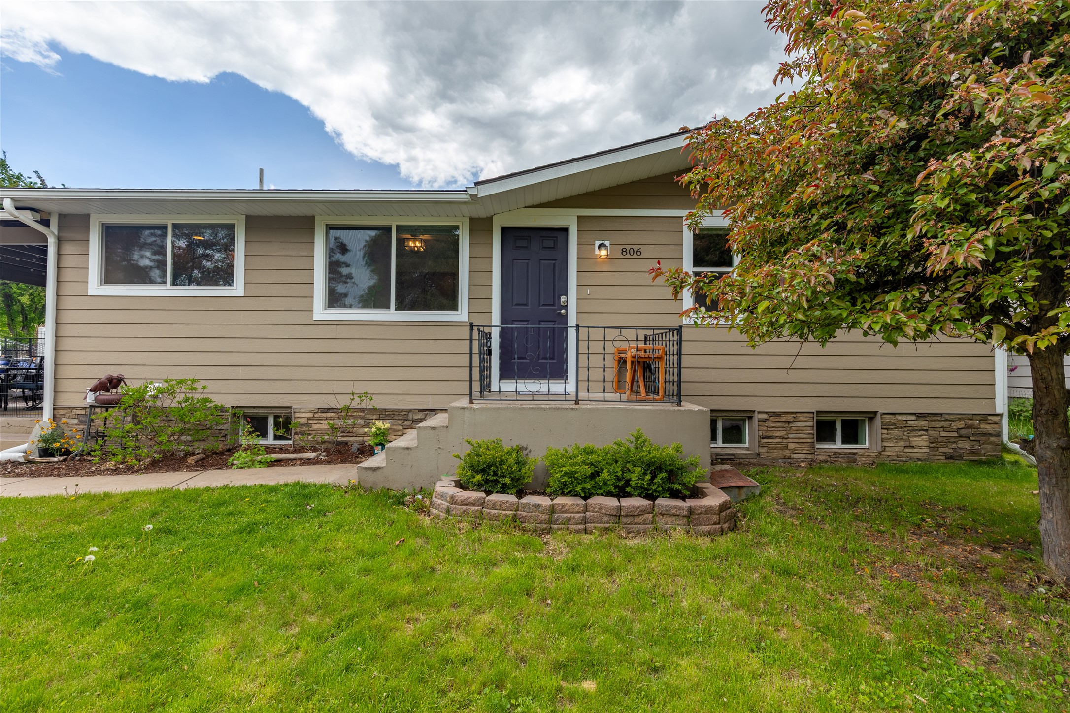 806 14th Avenue E Property Photo