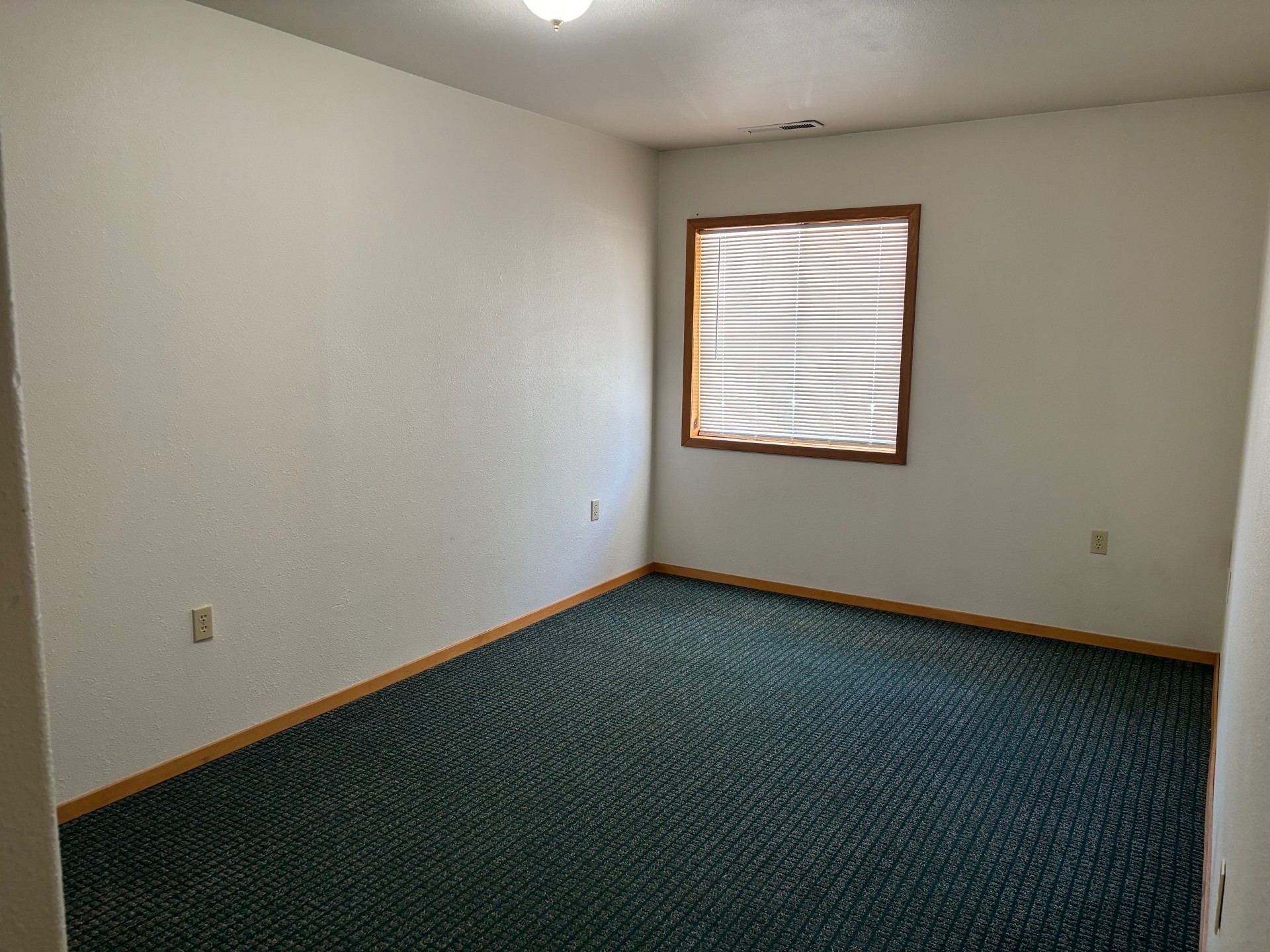 221 A Street N B6 Property Photo 6