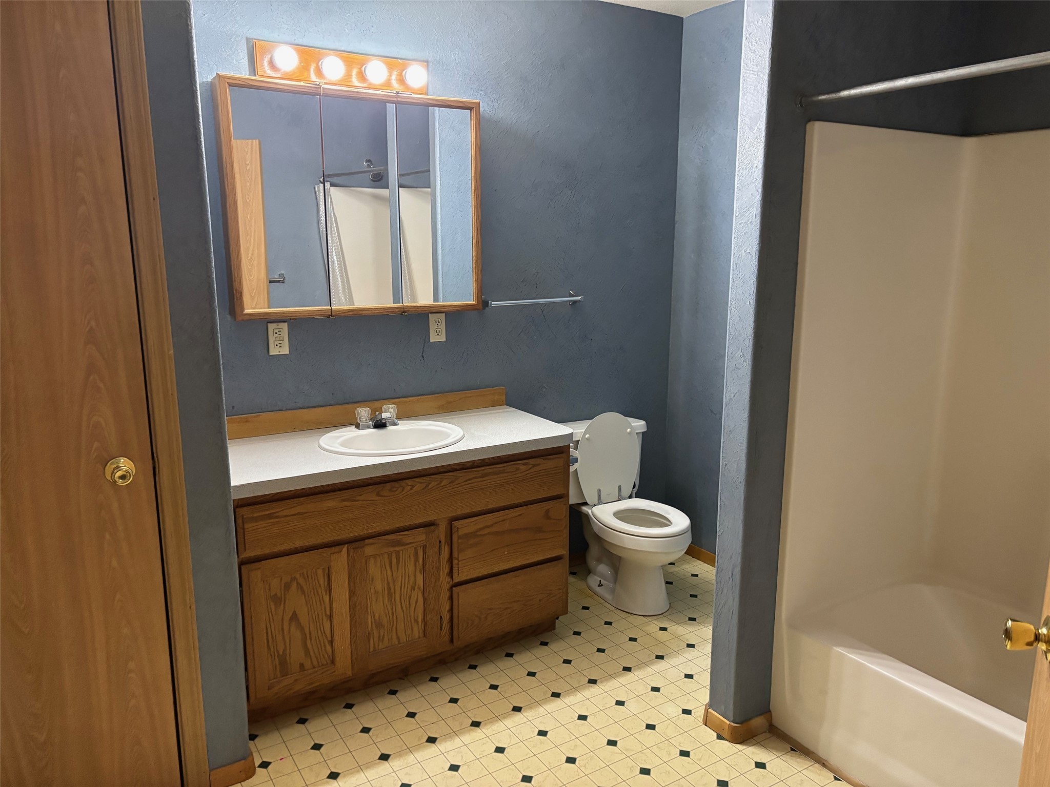 221 A Street N B6 Property Photo 14