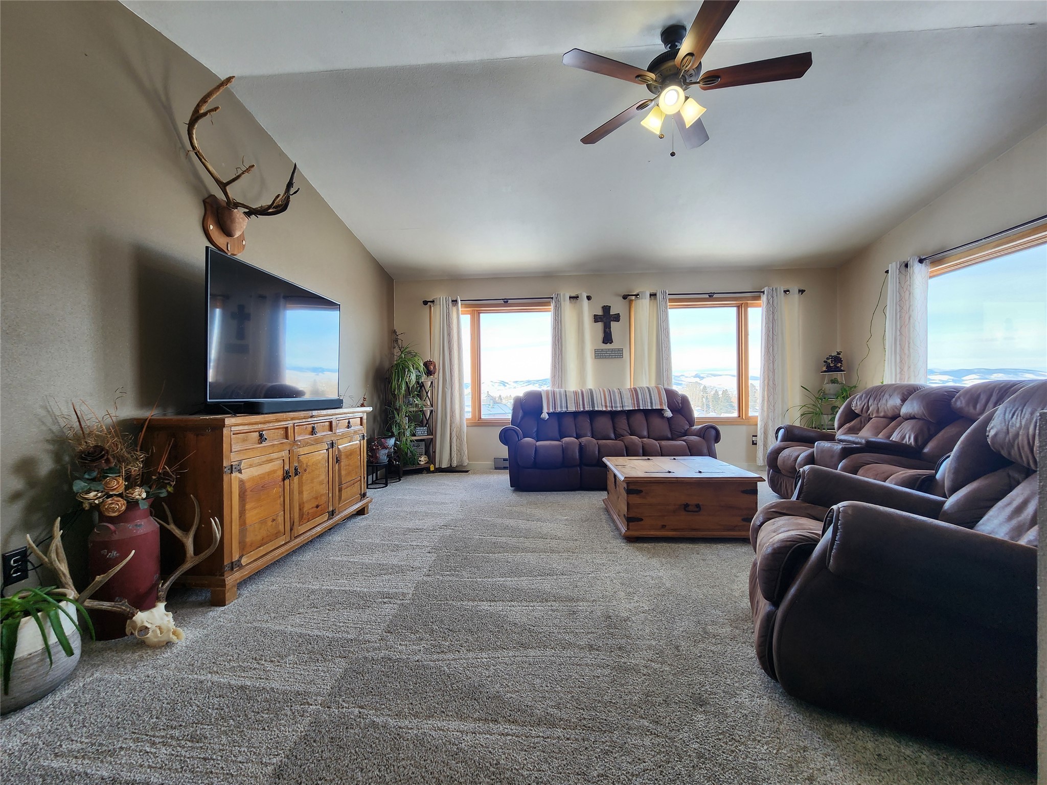 215 Badger Street E Property Photo 9