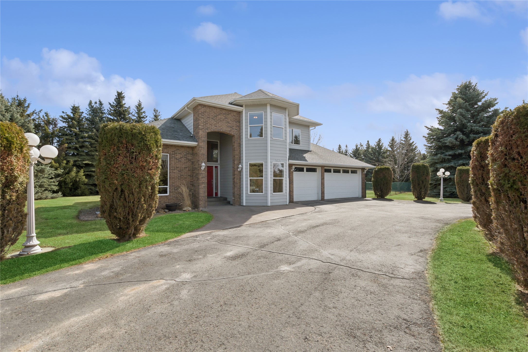 505 Country Way E Property Photo