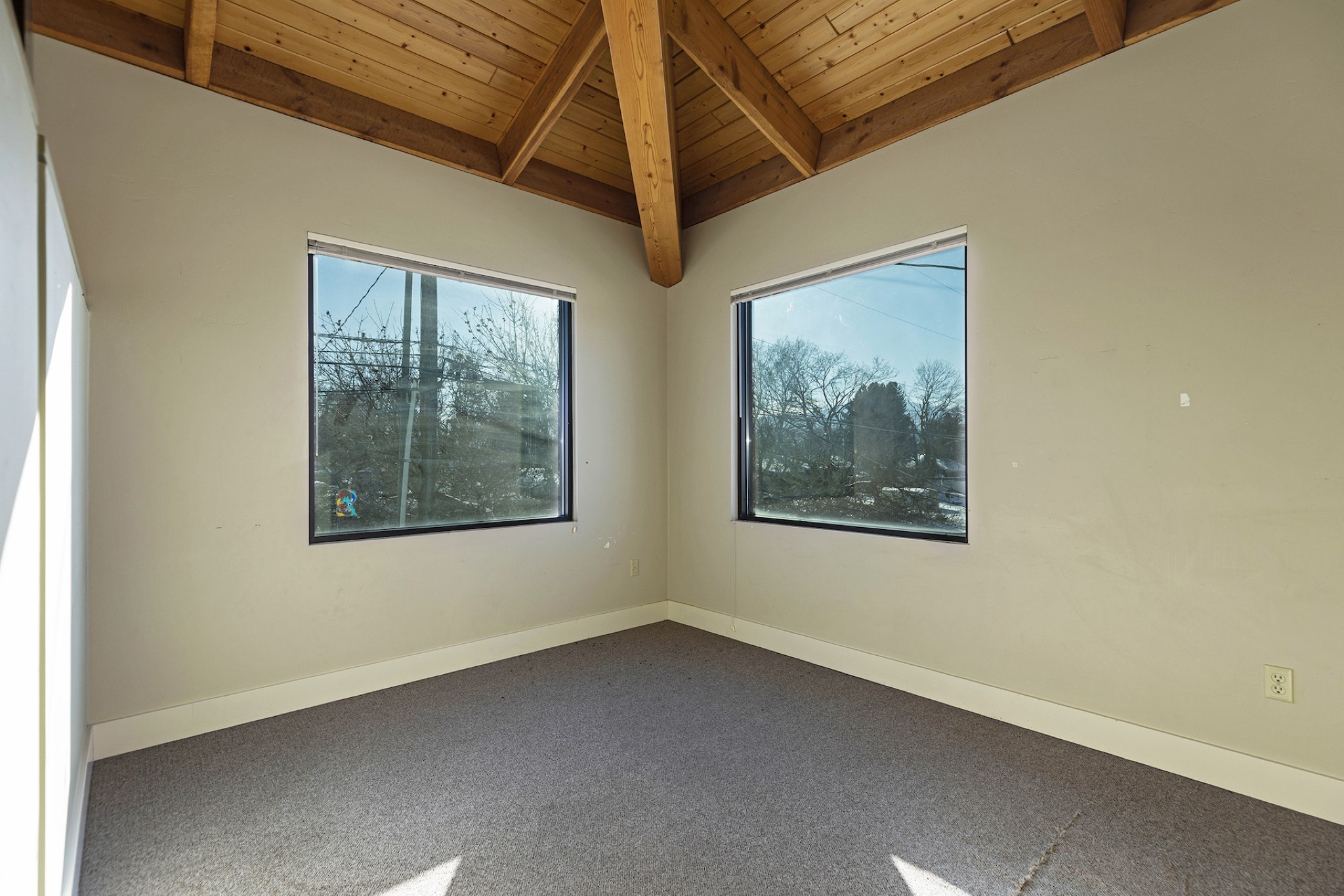 515 Reserve Street Property Photo 28