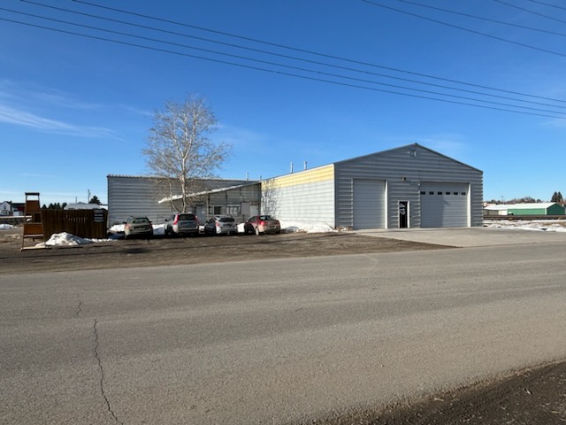 412 E Railroad Avenue N Property Photo
