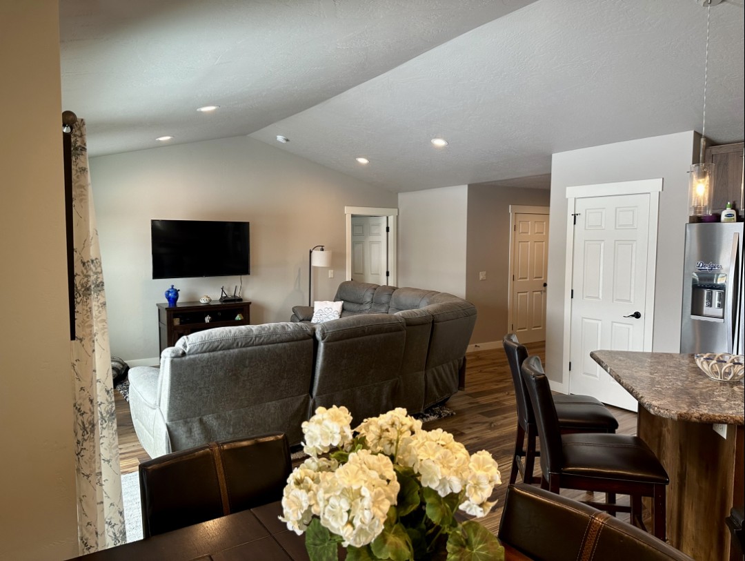 5045 Pertile Lane Property Photo 6