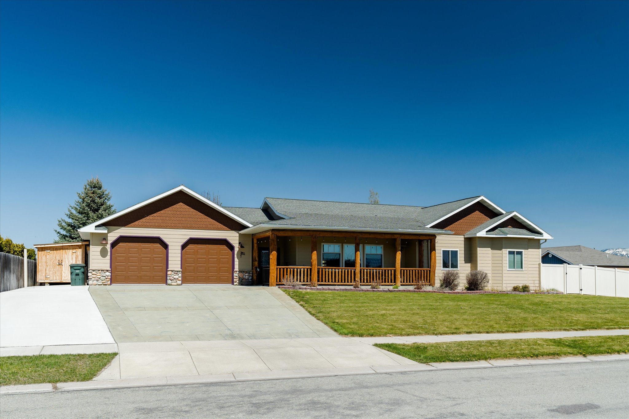 222 Blue Crest Drive Property Photo 4