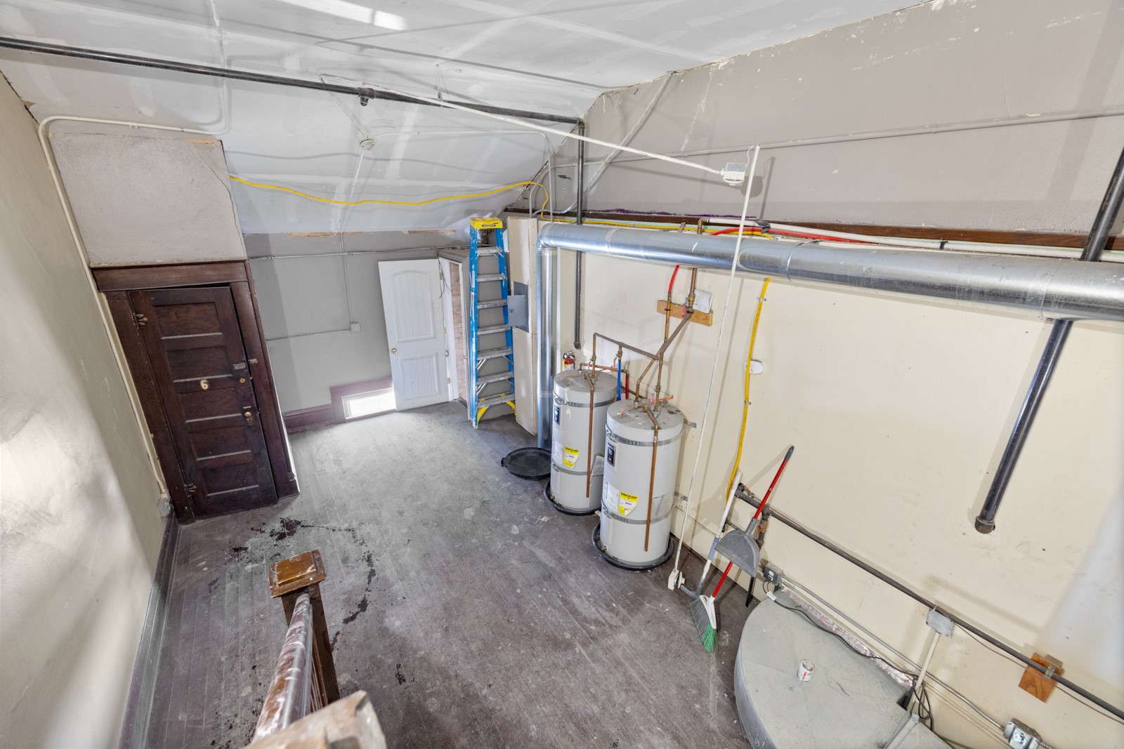 300 2nd Street E 2 Property Photo 39