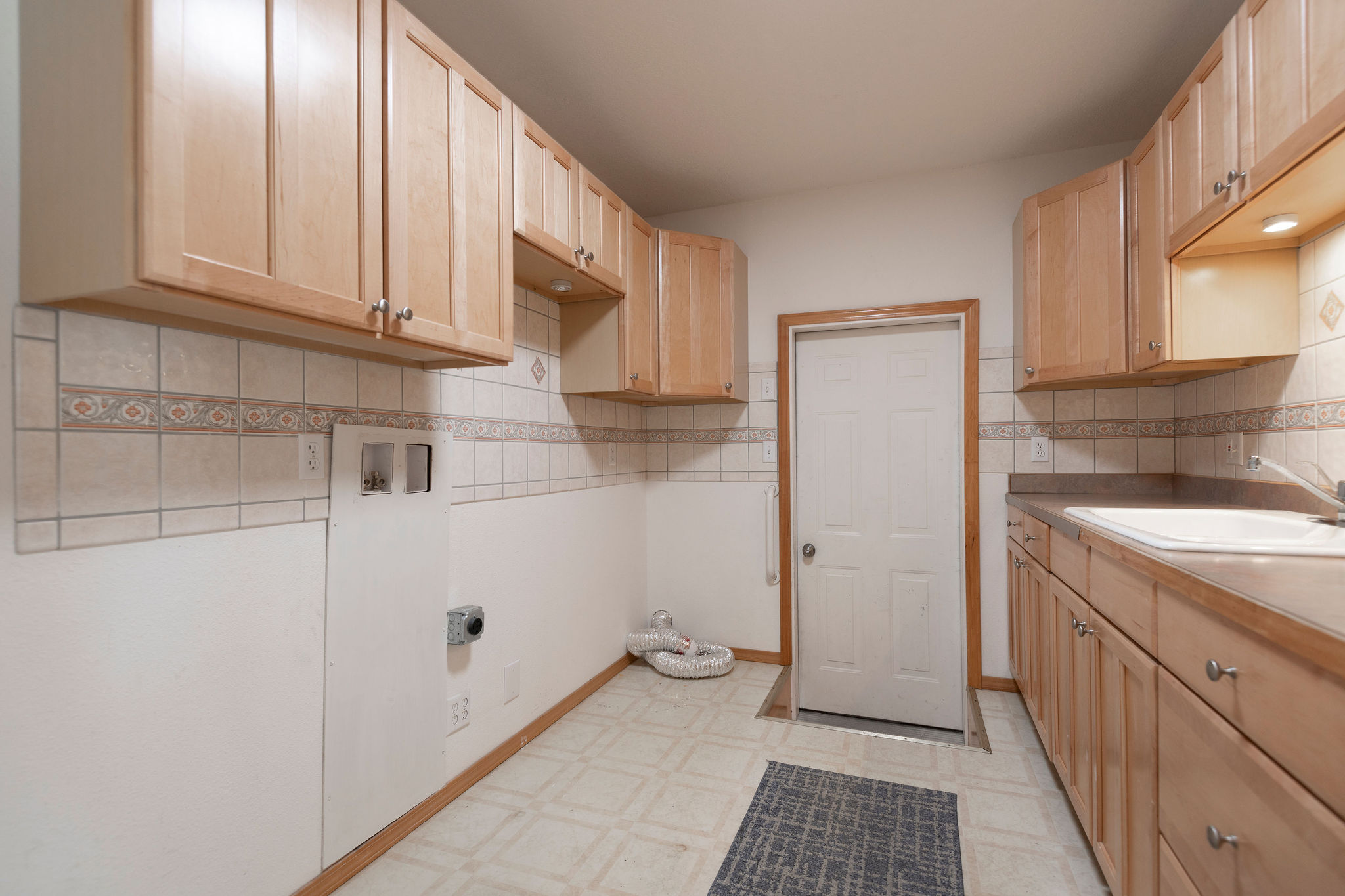 1949 University Street Property Photo 11