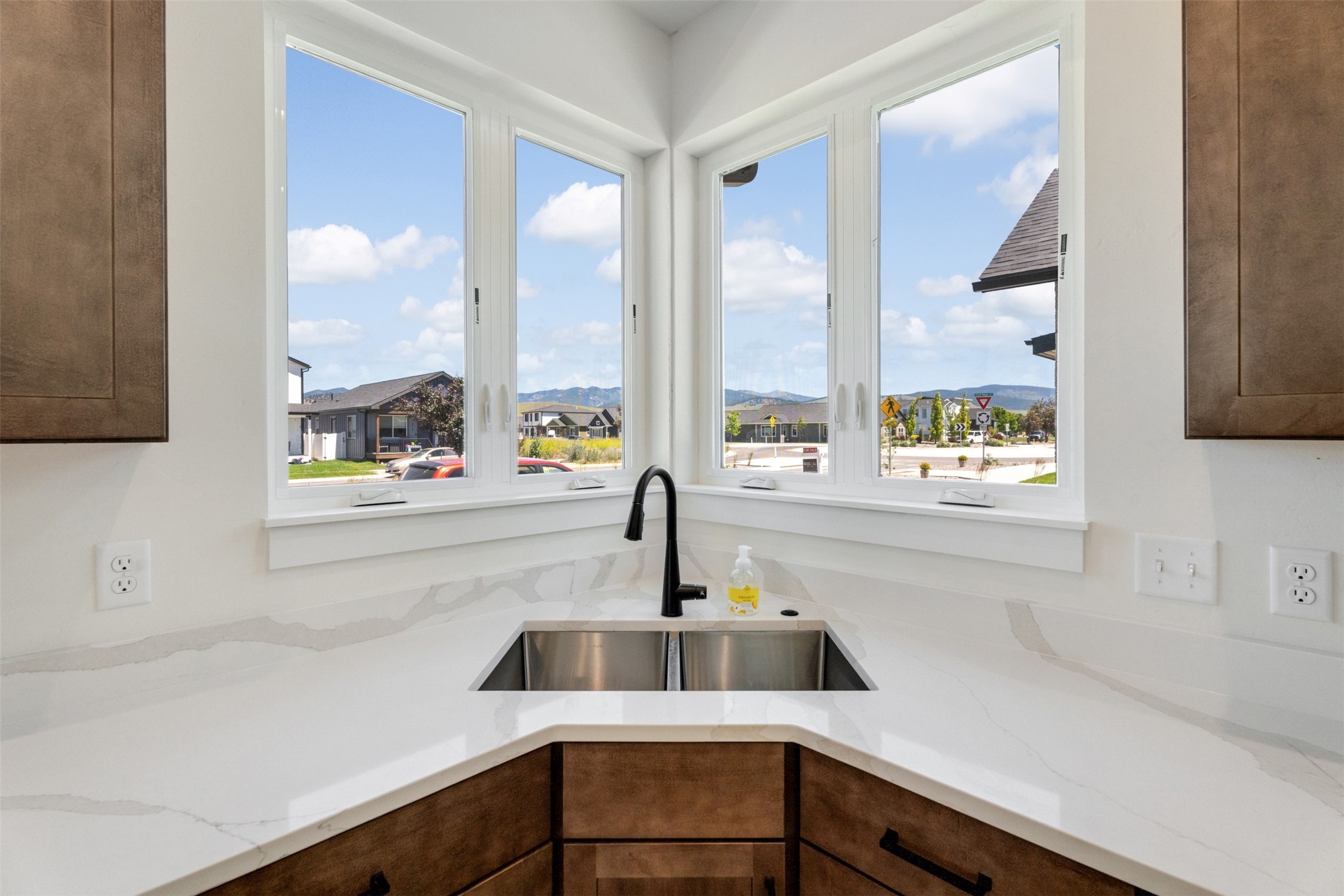 5521 Cattle Drive Property Photo 6