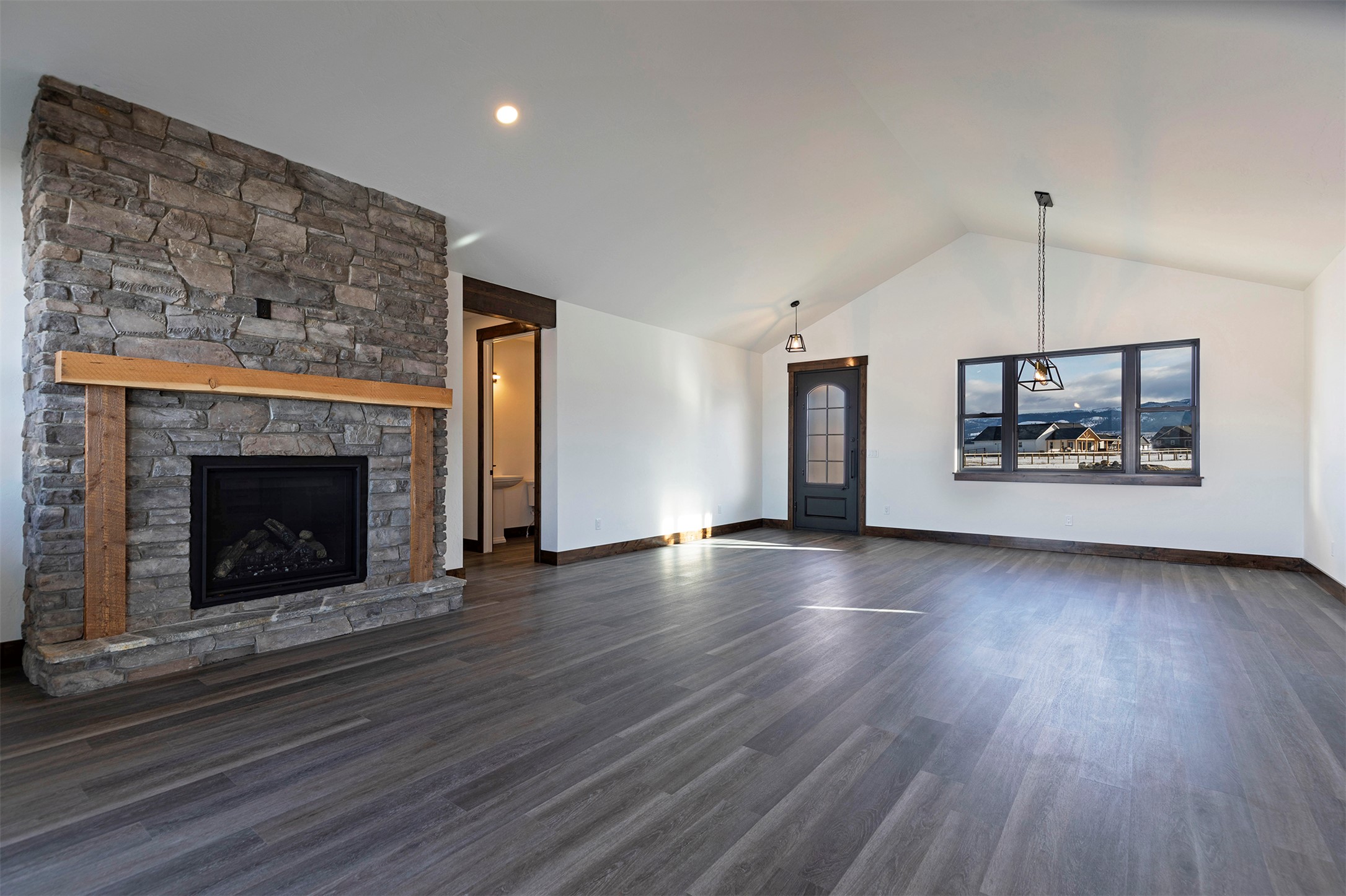 811 Chieftain Court Property Photo 4