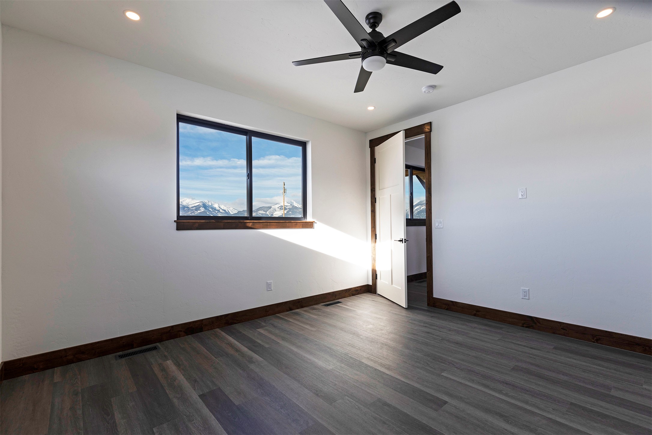 811 Chieftain Court Property Photo 12
