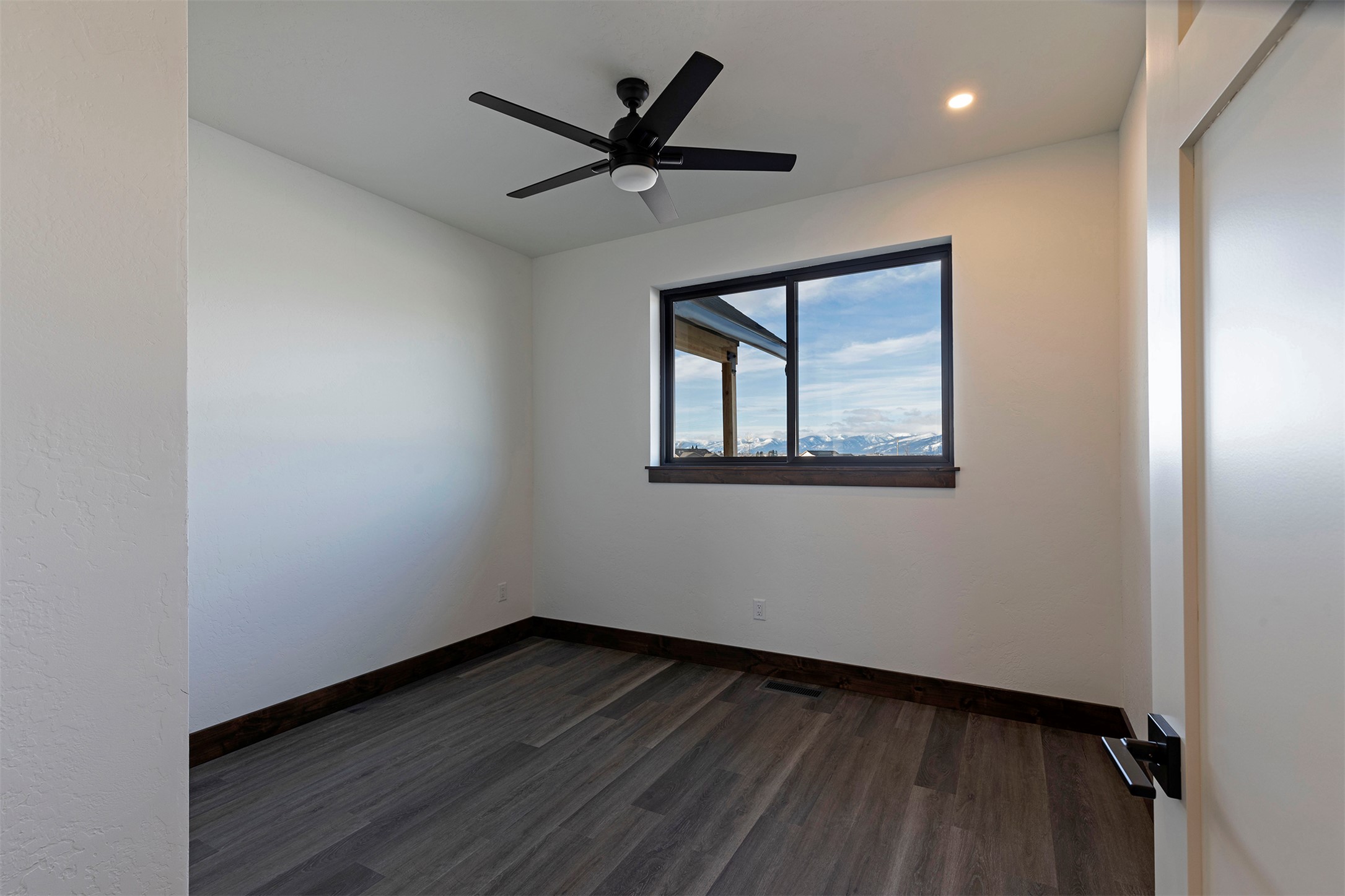 811 Chieftain Court Property Photo 22
