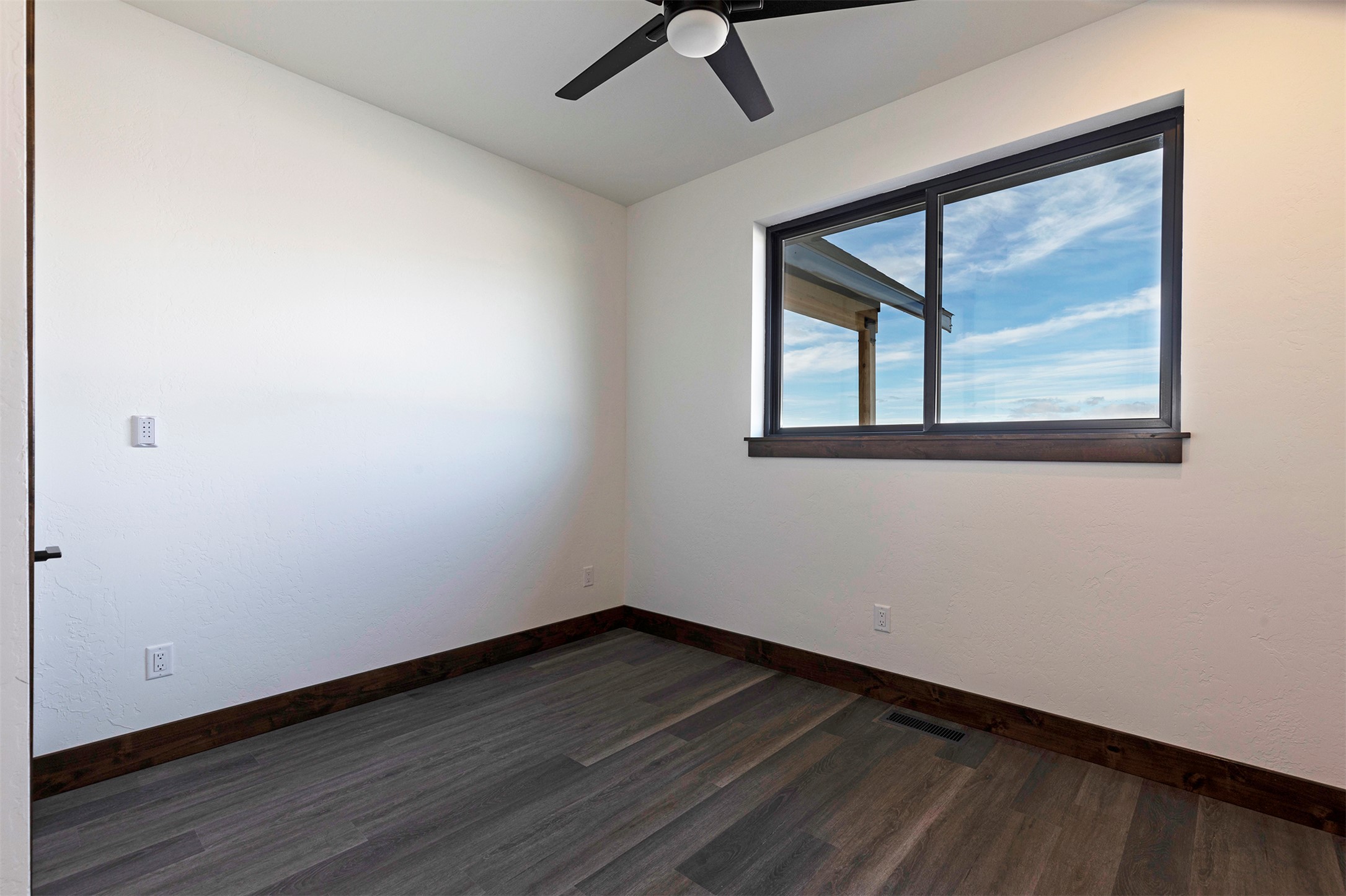811 Chieftain Court Property Photo 24