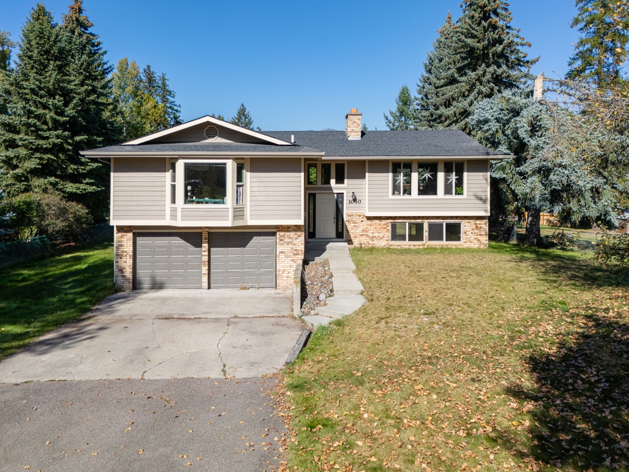 1040 7th Street W Property Photo 1