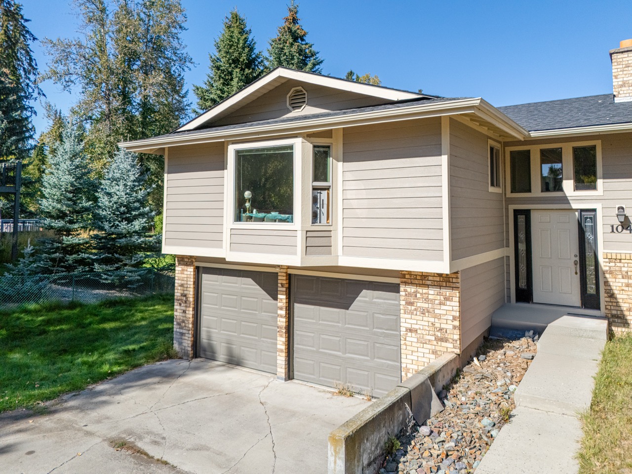 1040 7th Street W Property Photo 3