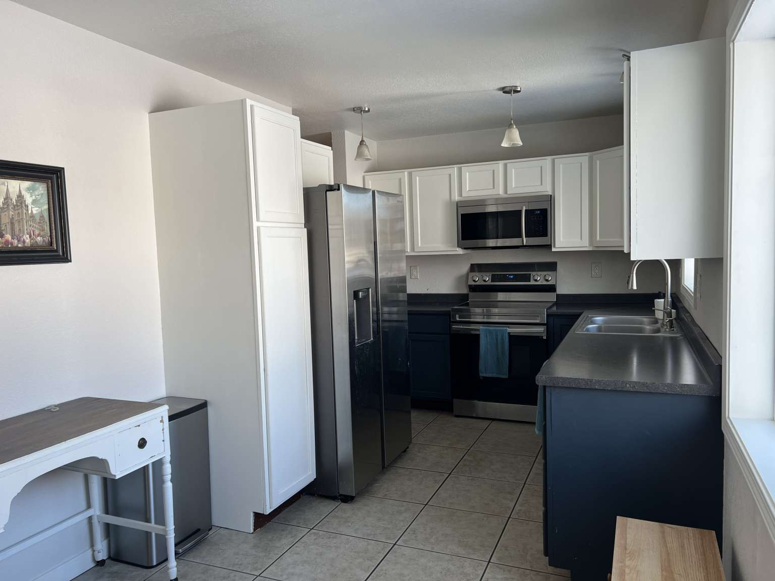 1585 Boston Road Property Photo 4