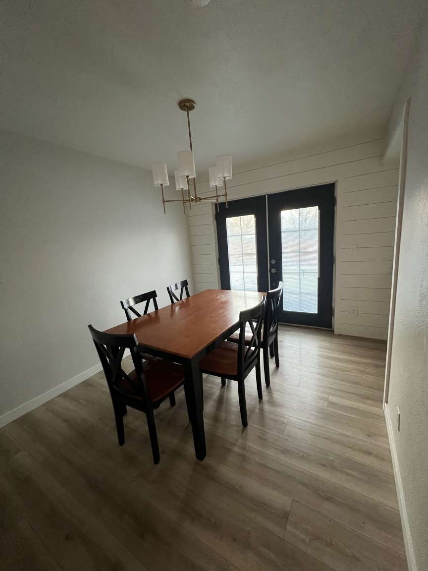 1585 Boston Road Property Photo 7