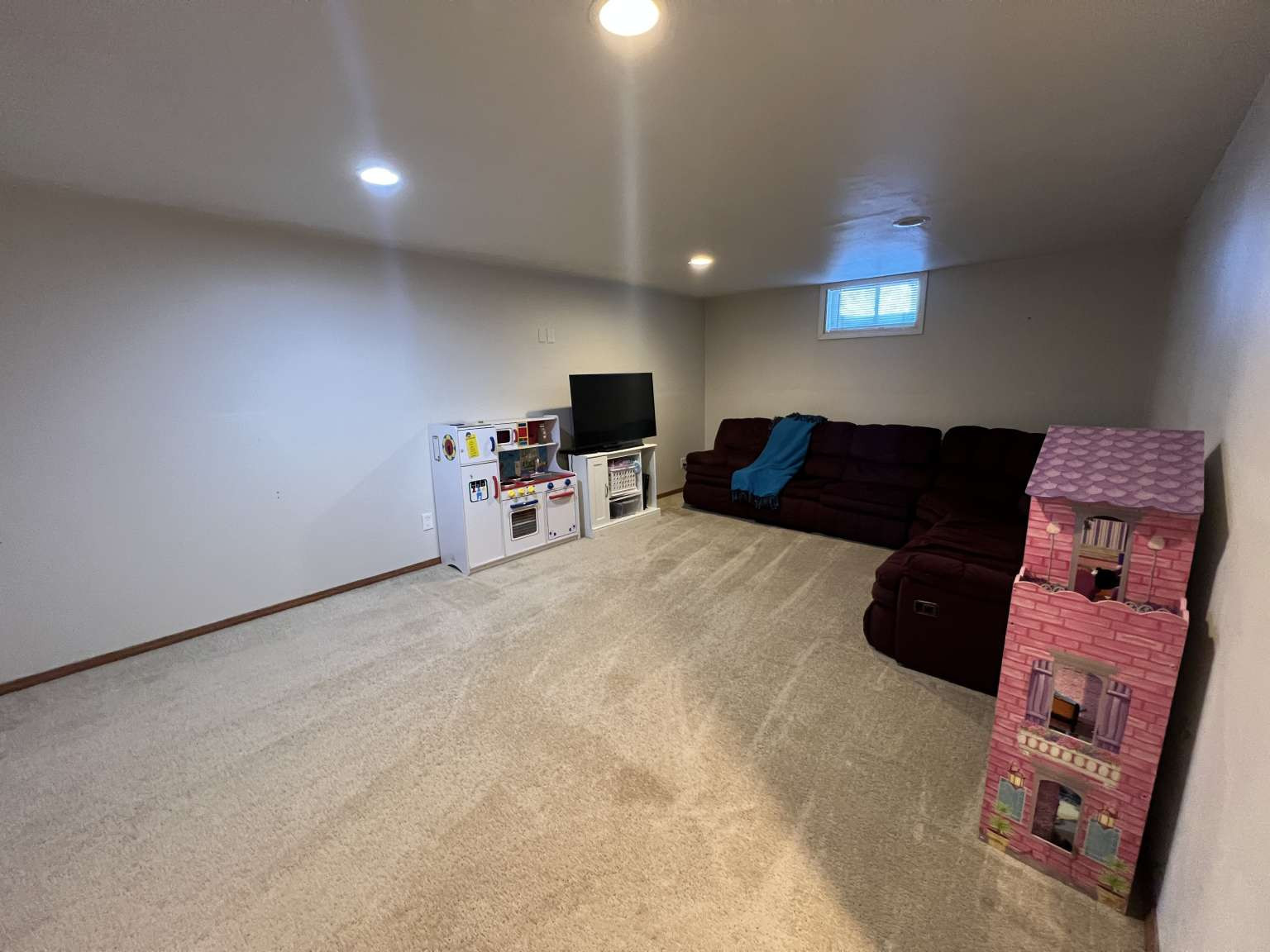 1585 Boston Road Property Photo 11