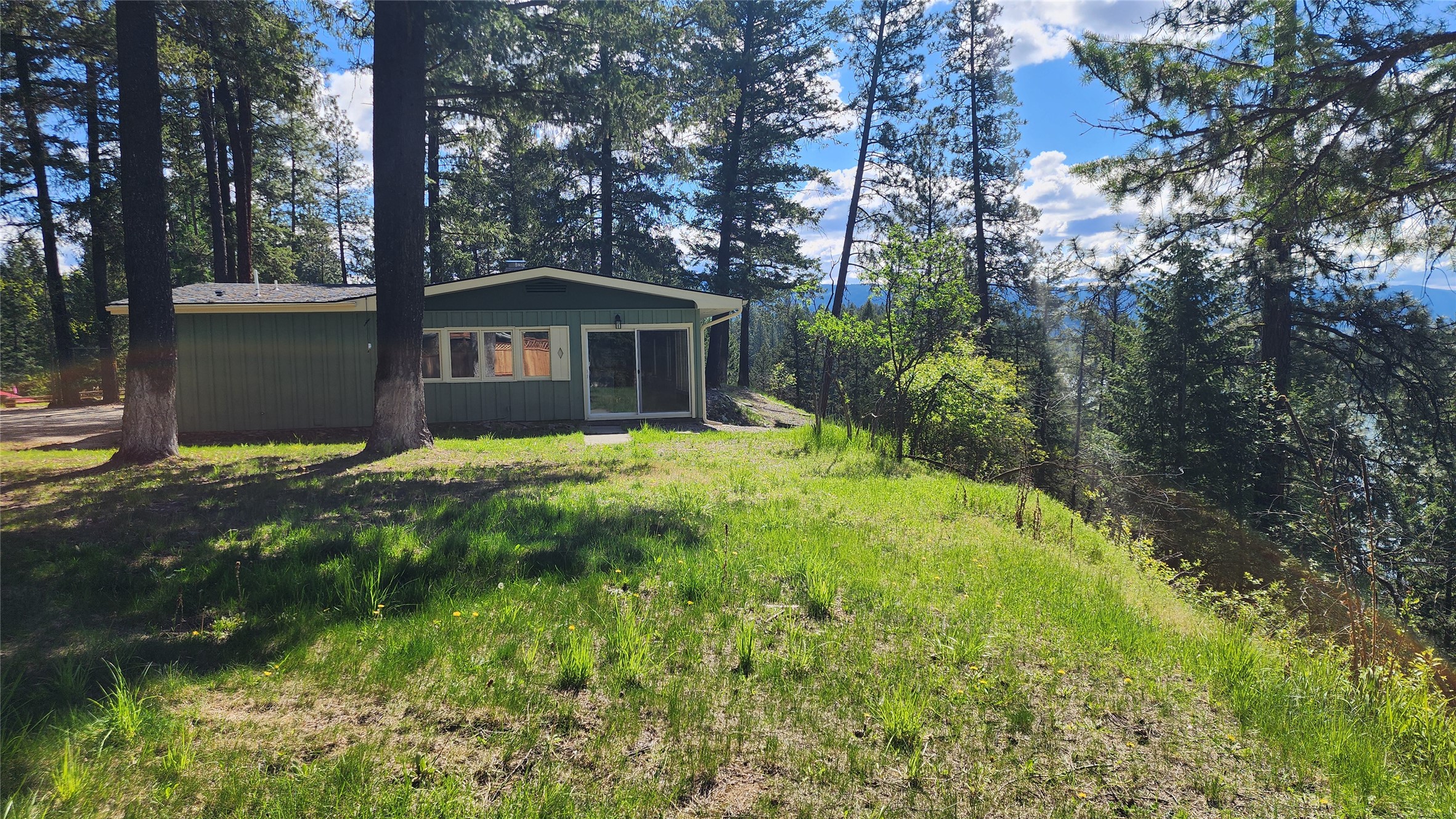 1497 Kootenai River Road Property Photo 4