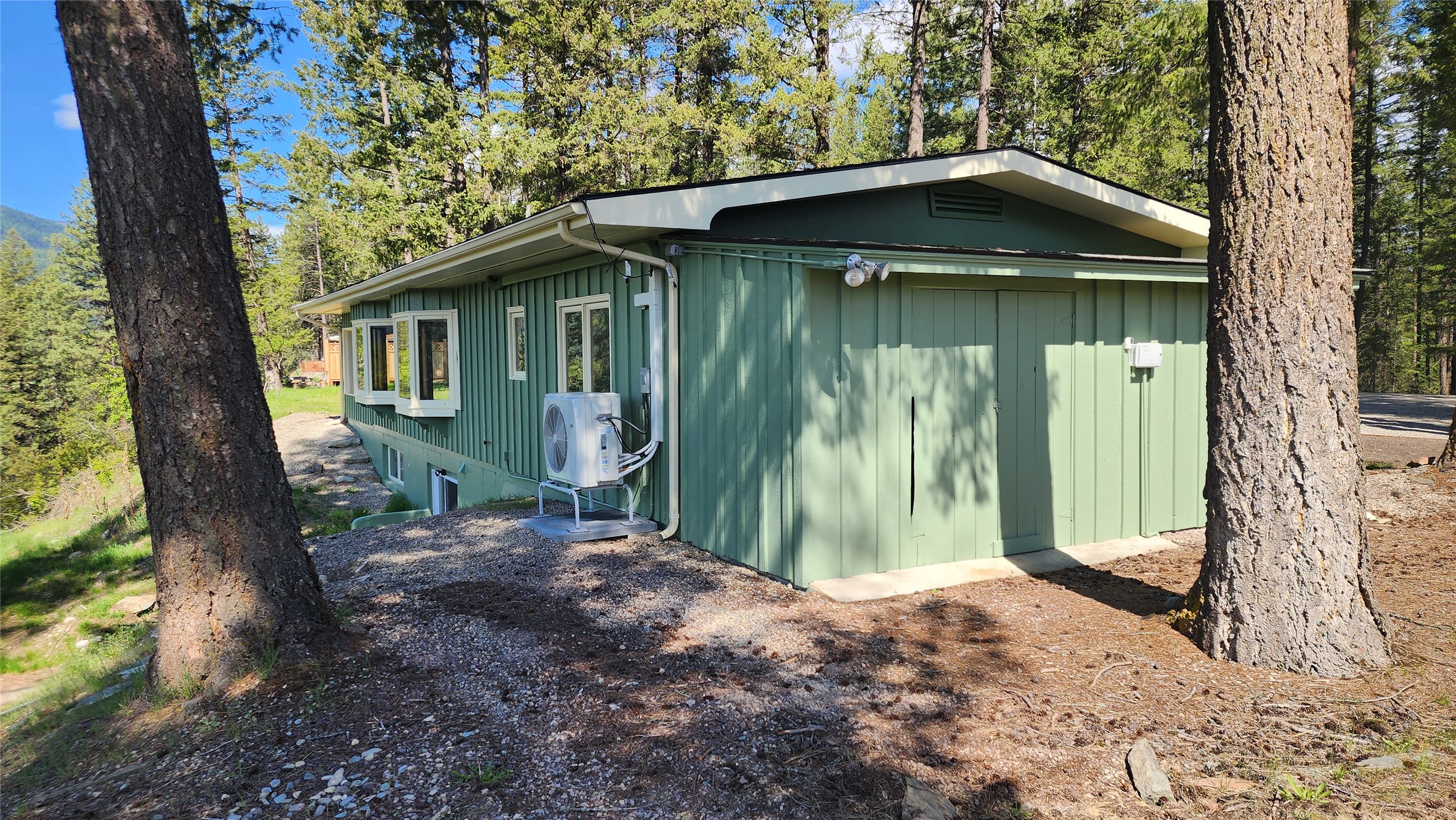 1497 Kootenai River Road Property Photo 5