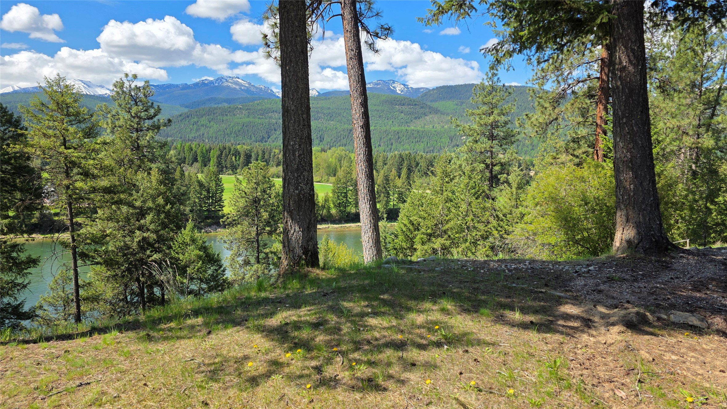 1497 Kootenai River Road Property Photo 9