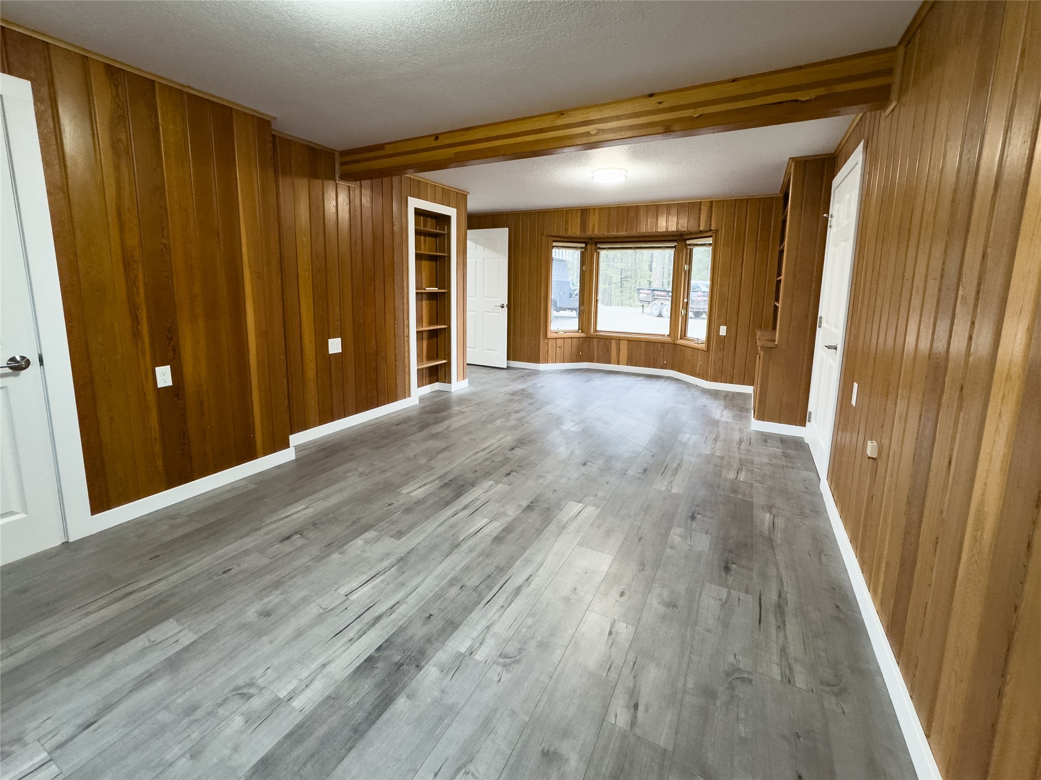 1497 Kootenai River Road Property Photo 12