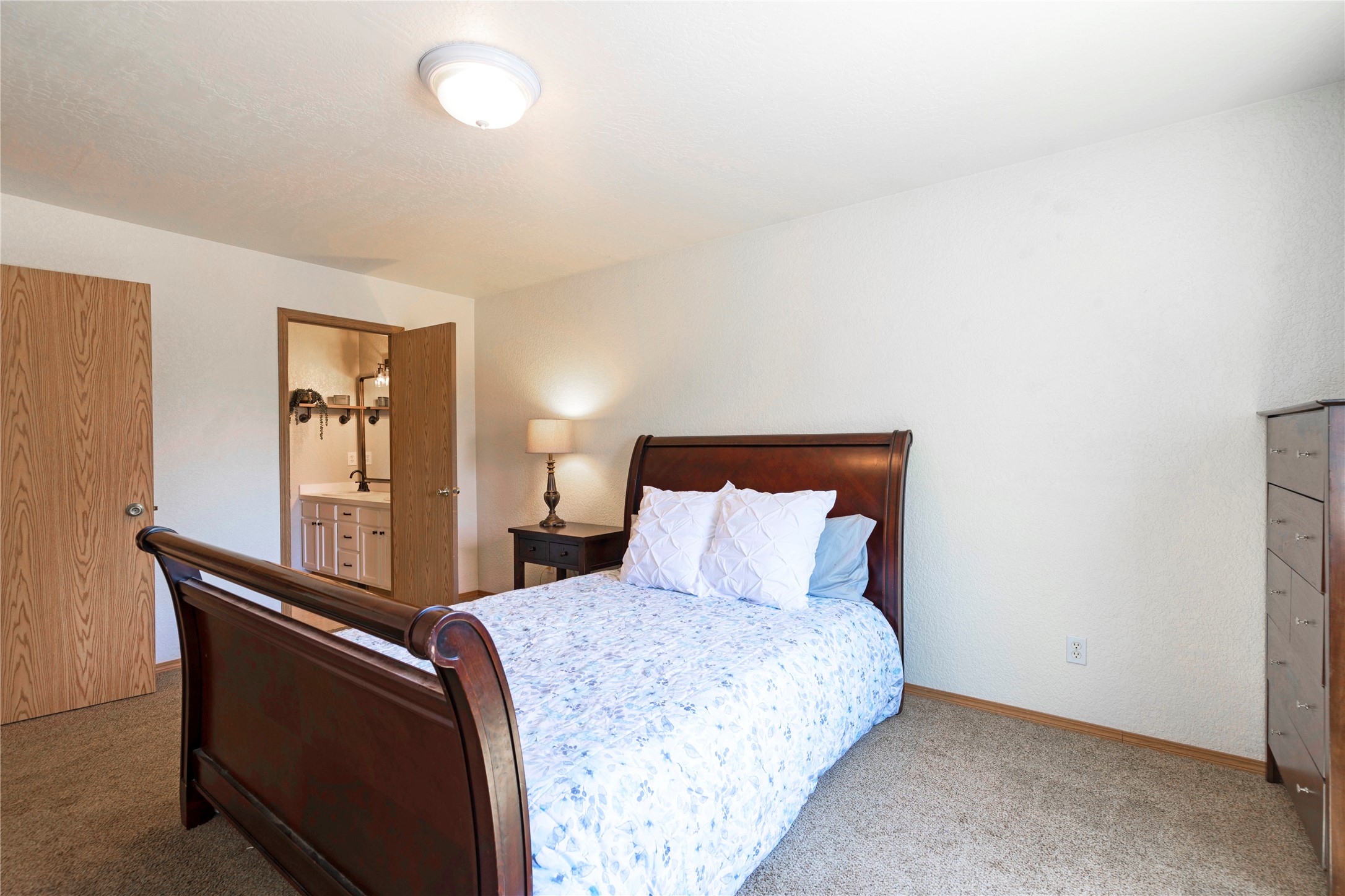 709 Kemp Street Property Photo 14