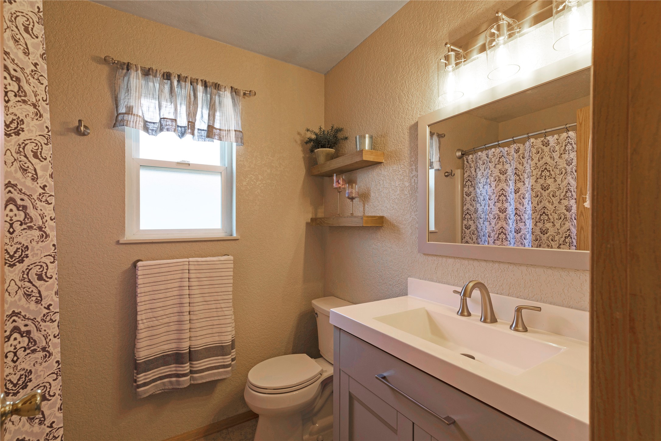 709 Kemp Street Property Photo 17