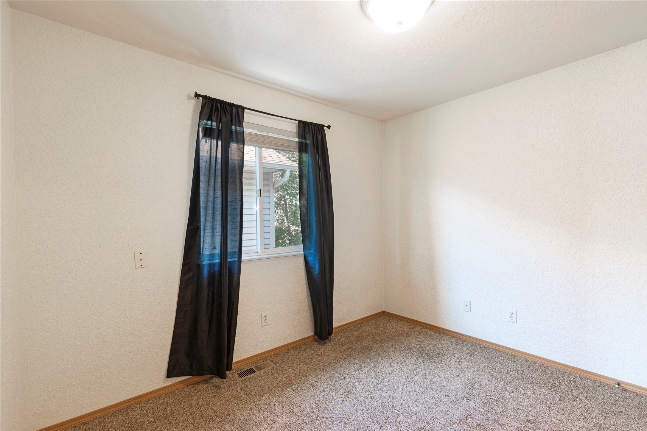 709 Kemp Street Property Photo 20