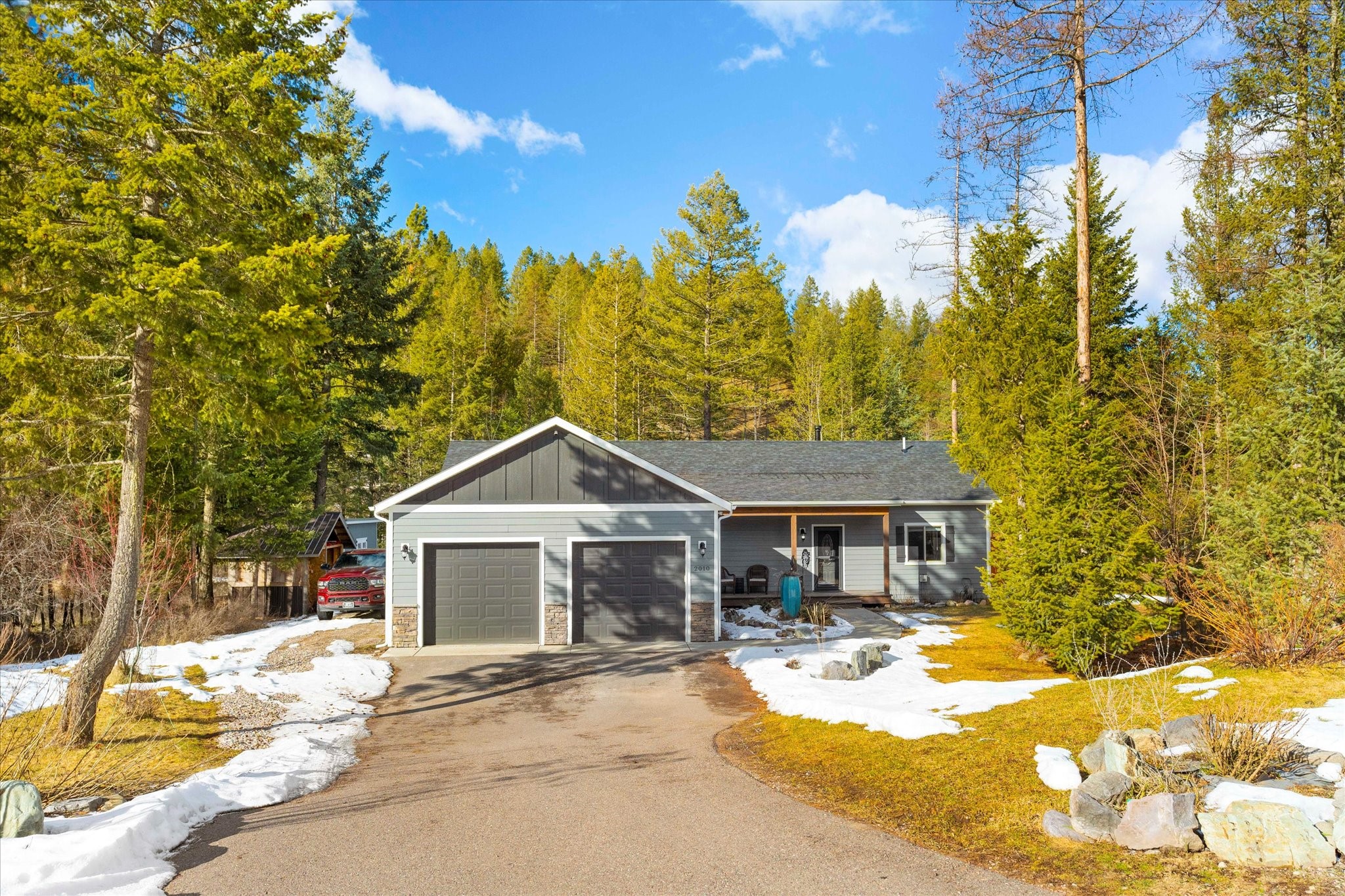 2010 Silvertip Drive S Property Photo 3
