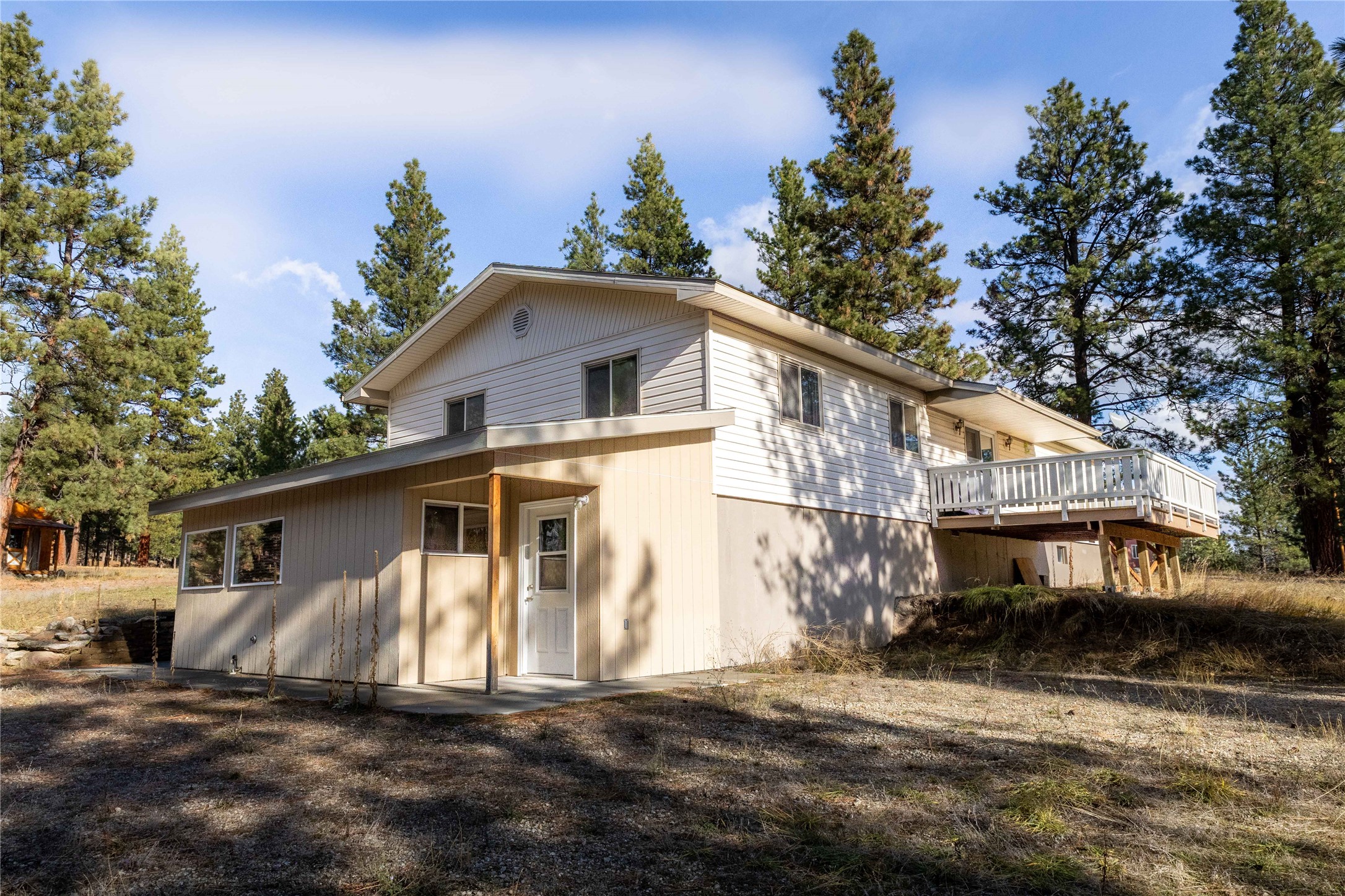 390 N Gold Creek Loop Property Photo 3