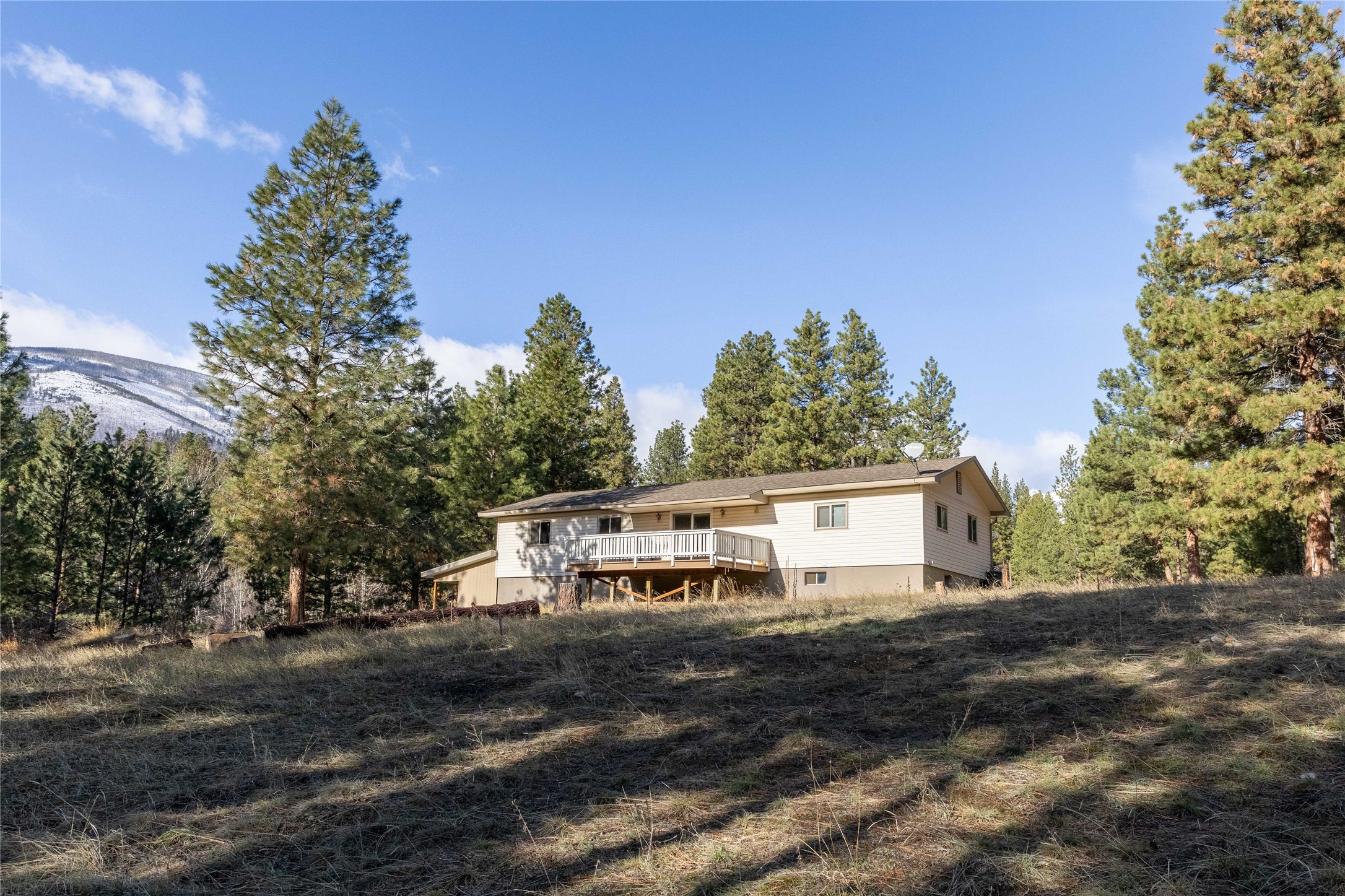 390 N Gold Creek Loop Property Photo 4