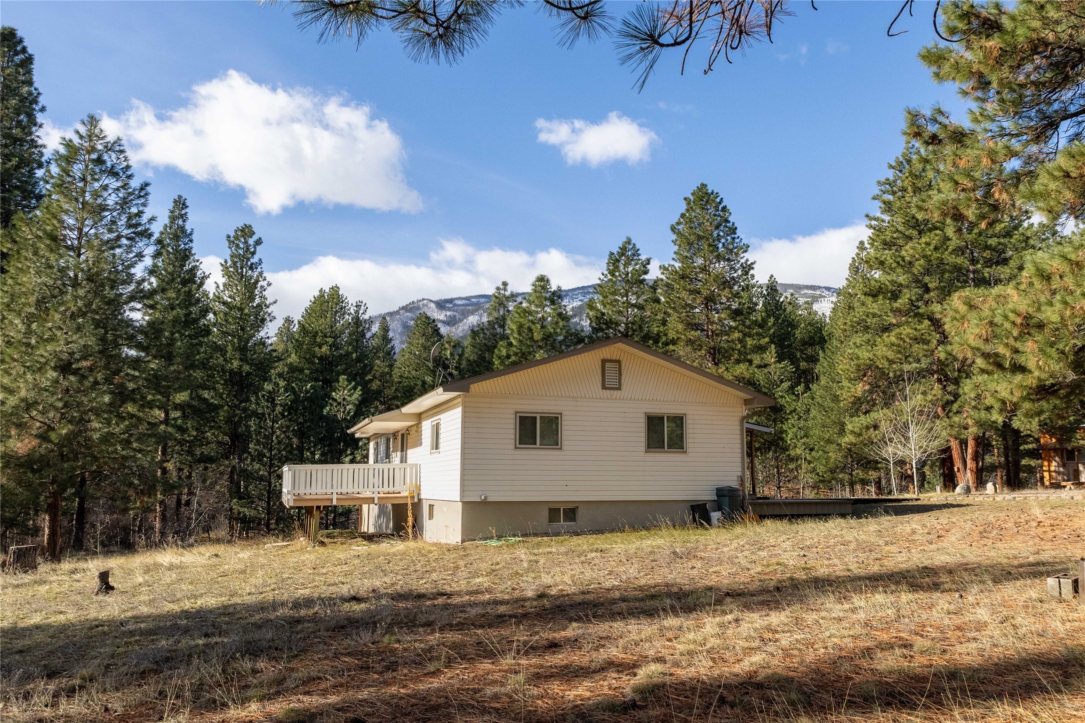 390 N Gold Creek Loop Property Photo 5