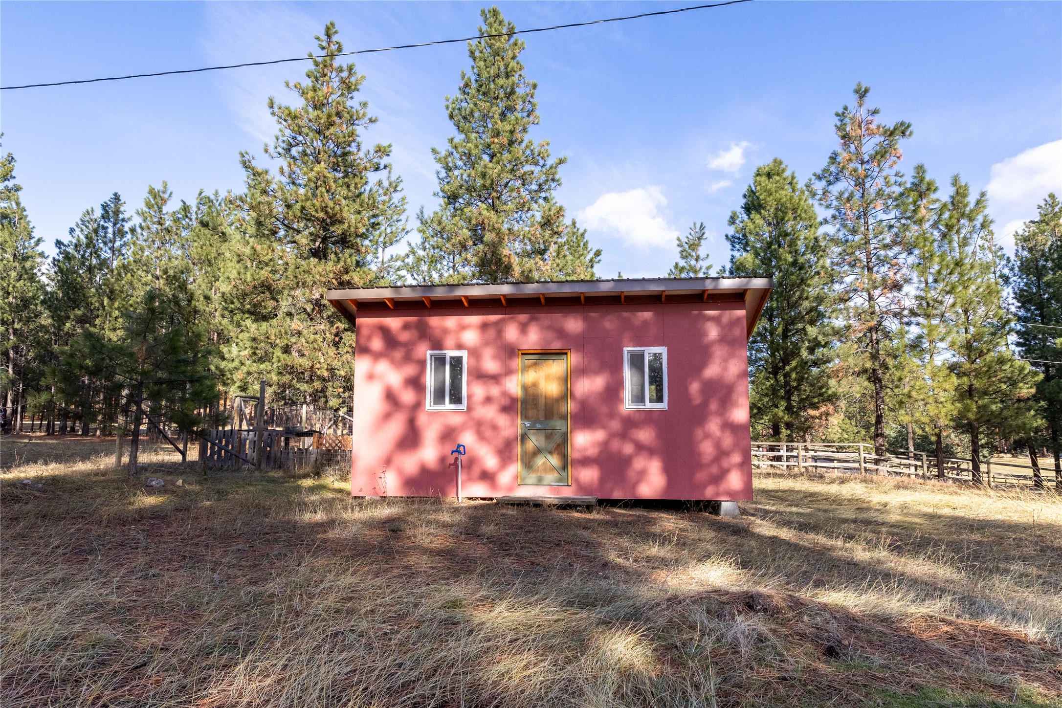 390 N Gold Creek Loop Property Photo 6