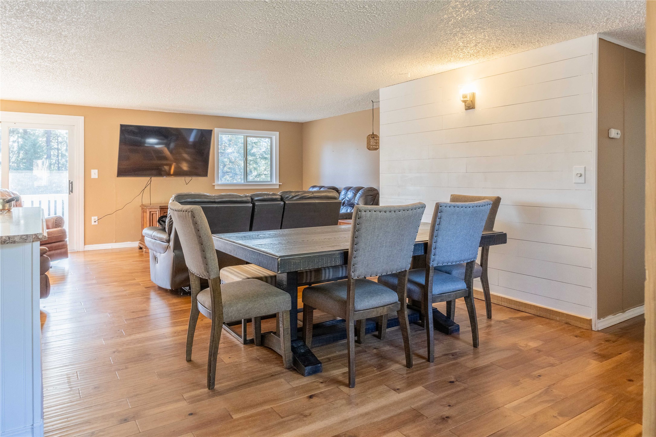 390 N Gold Creek Loop Property Photo 9