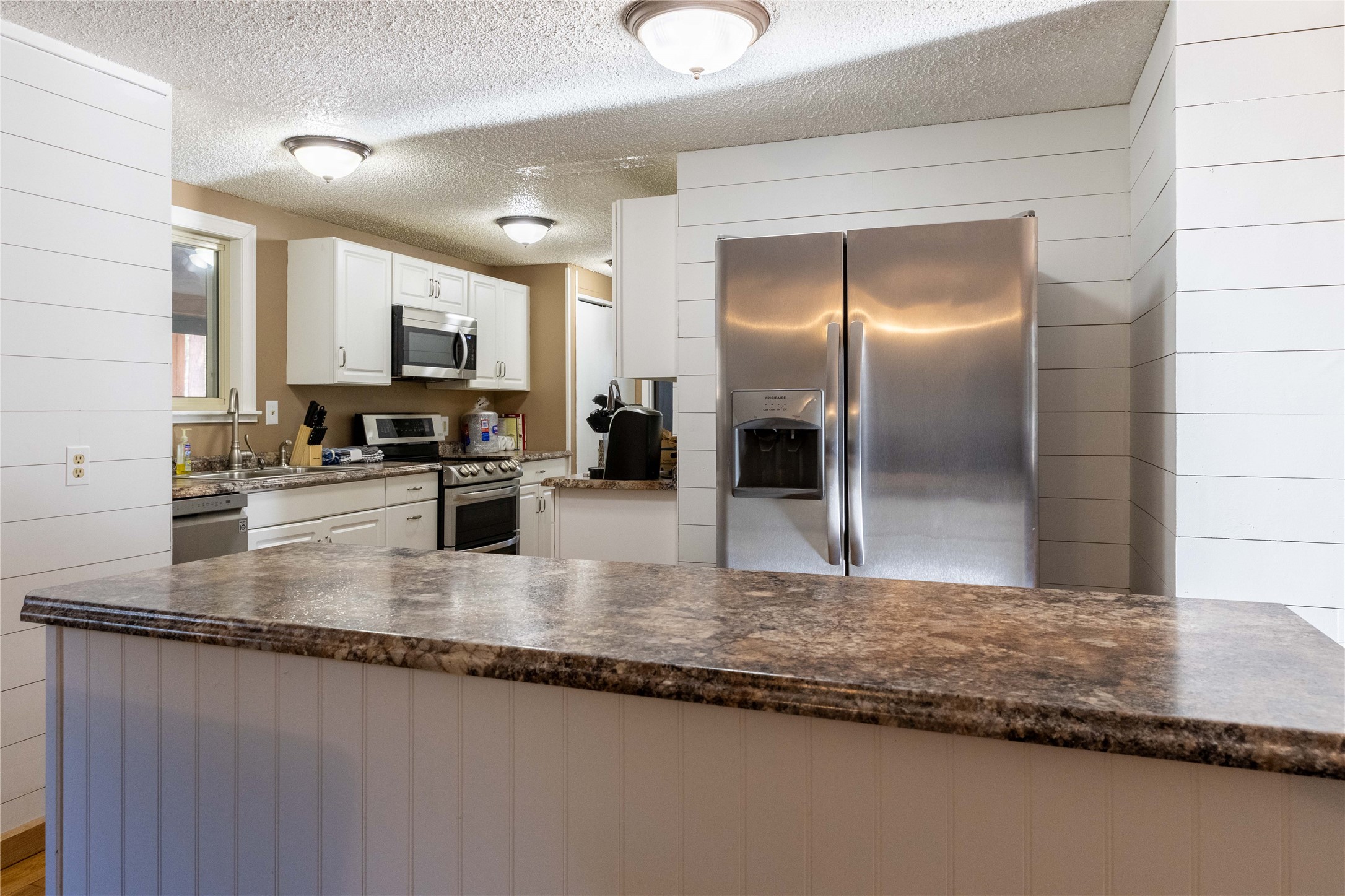 390 N Gold Creek Loop Property Photo 12