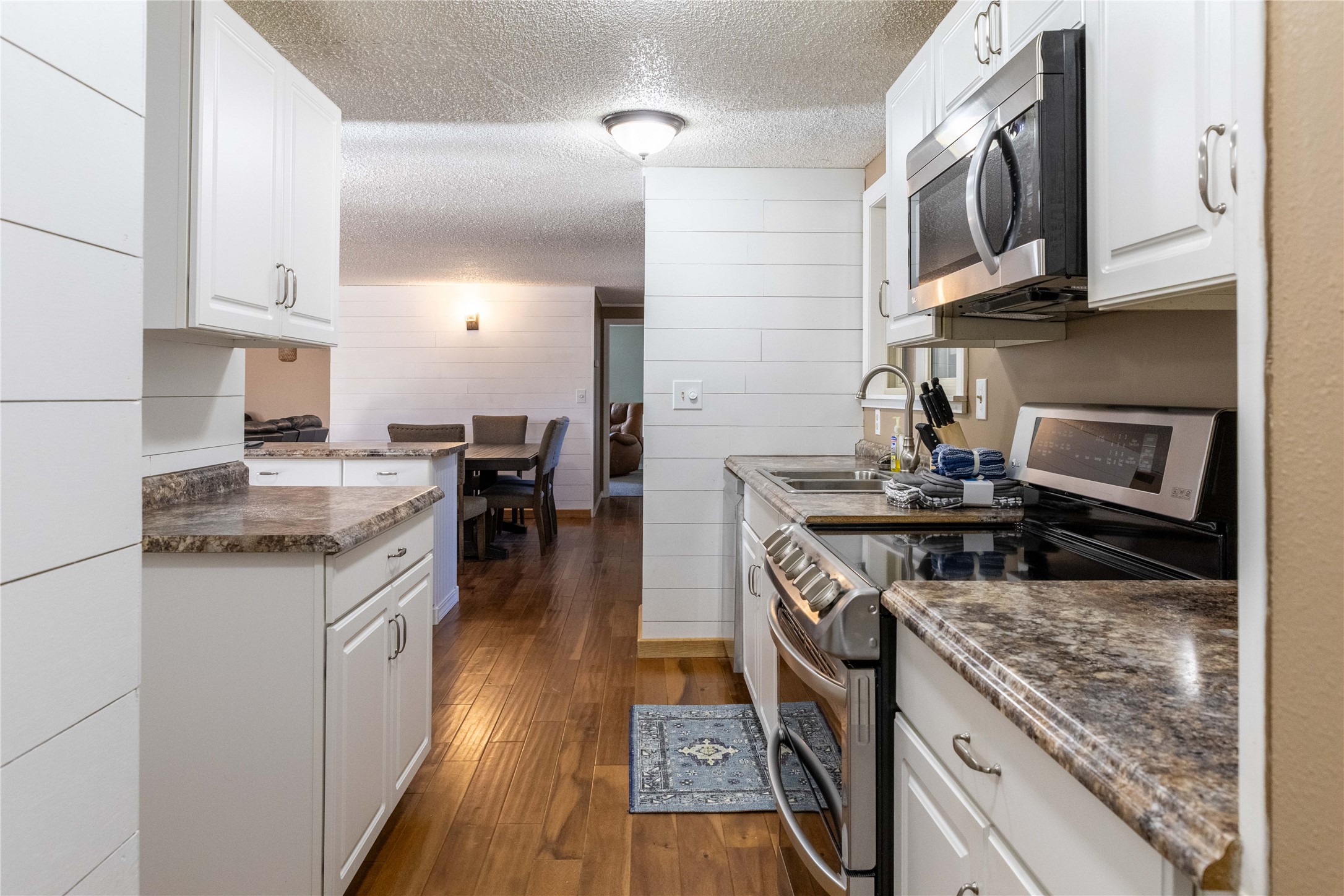 390 N Gold Creek Loop Property Photo 13