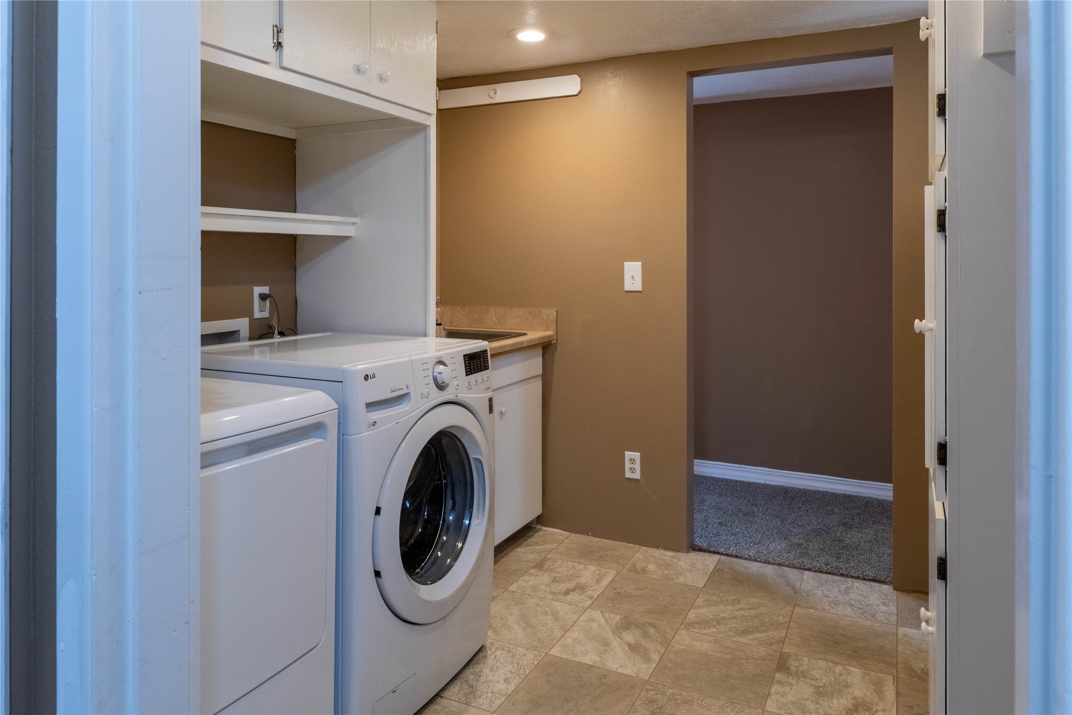 390 N Gold Creek Loop Property Photo 17