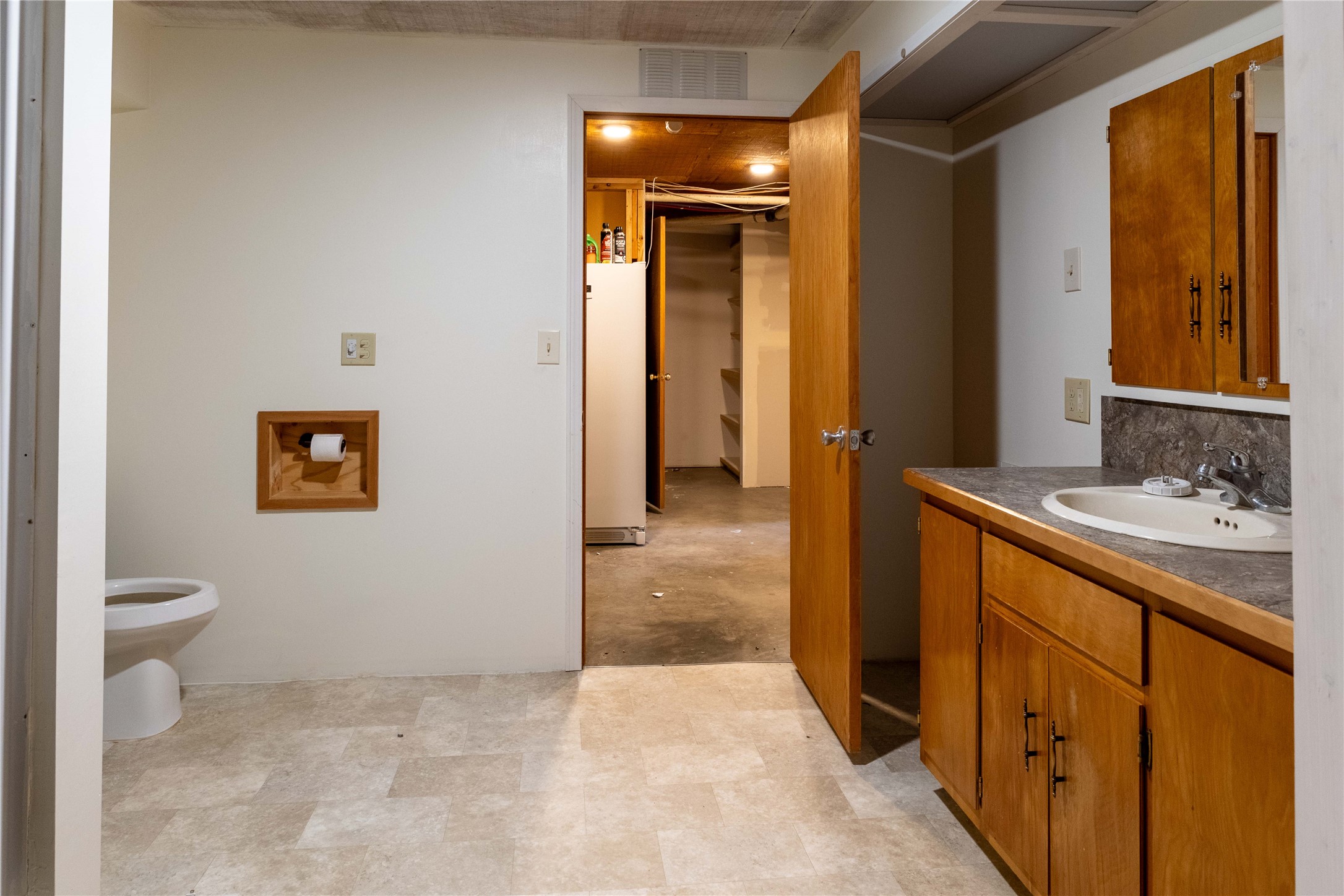 390 N Gold Creek Loop Property Photo 28
