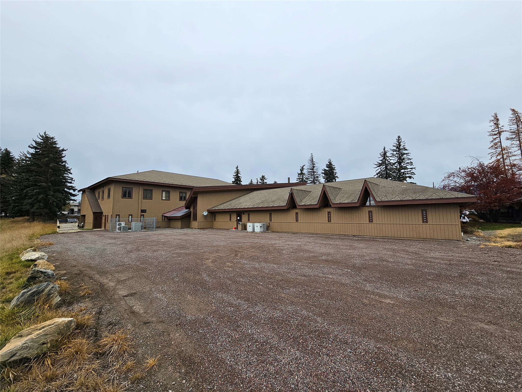 711 13th Street E Property Photo 4
