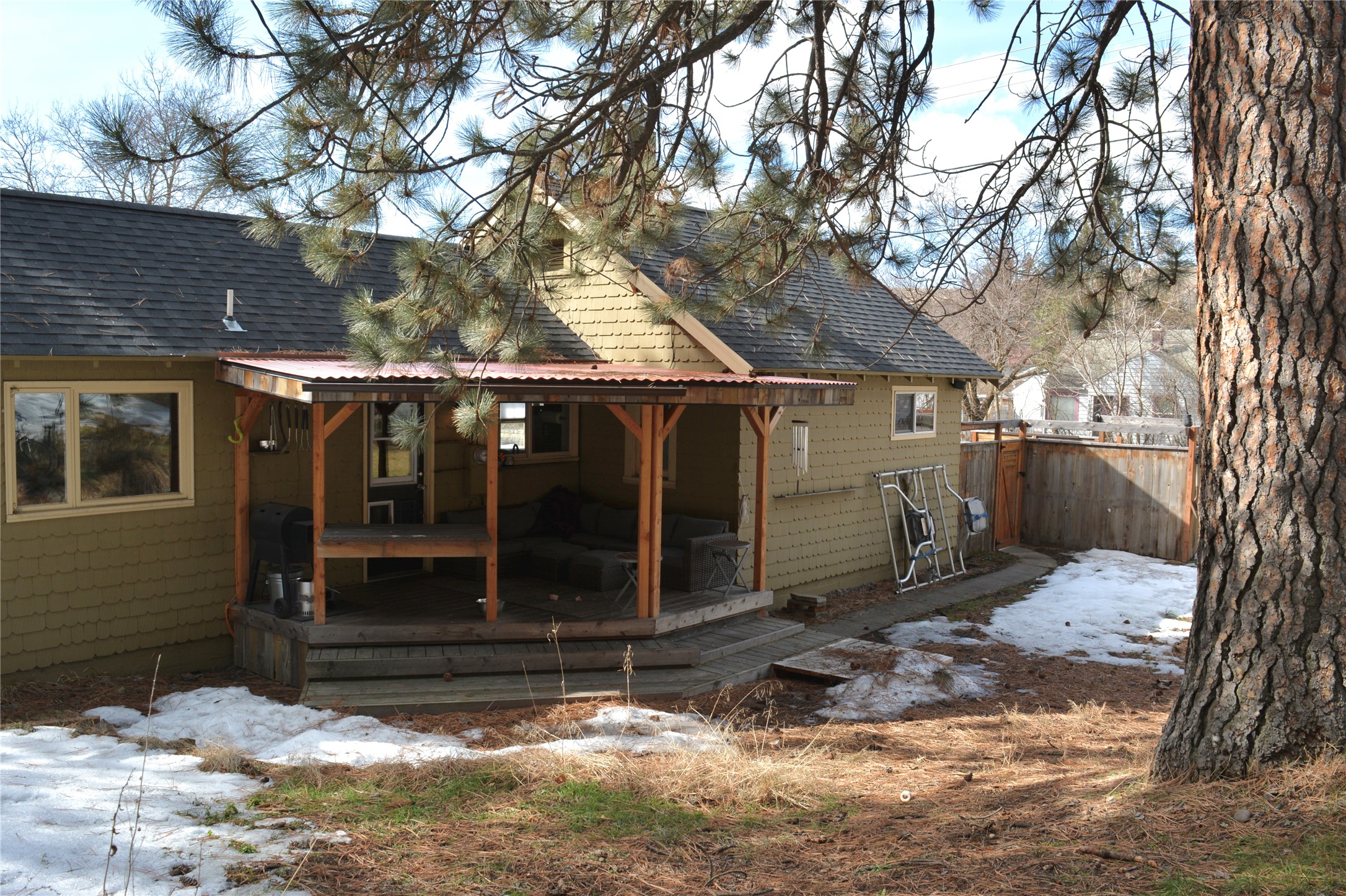1550 Van Buren Street Property Photo 4