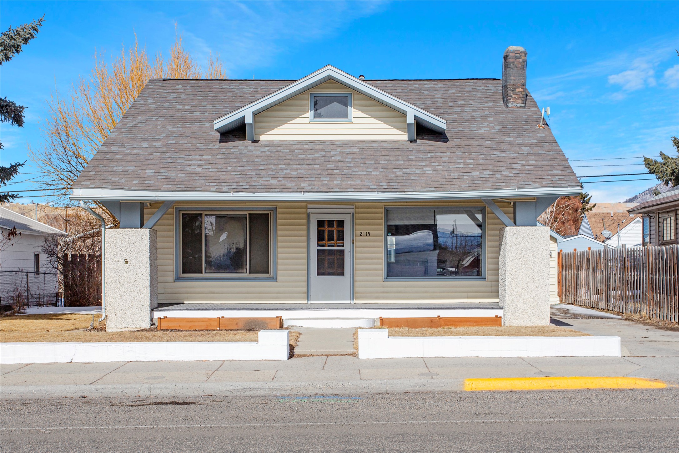 2115 Grand Avenue Property Photo 1
