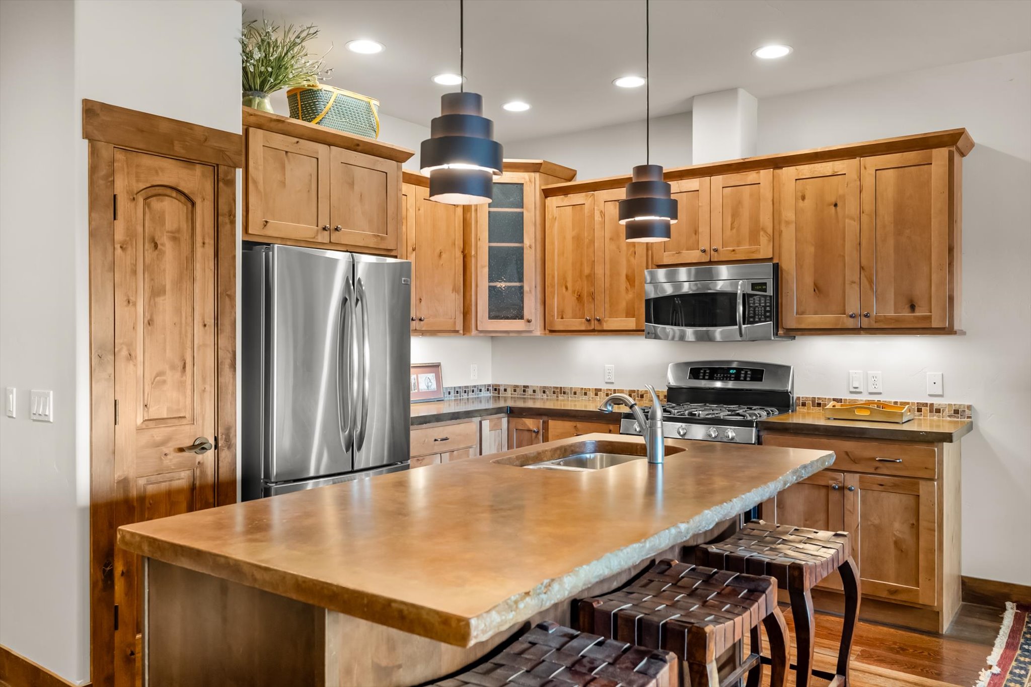 667 Commerce Street Property Photo 3