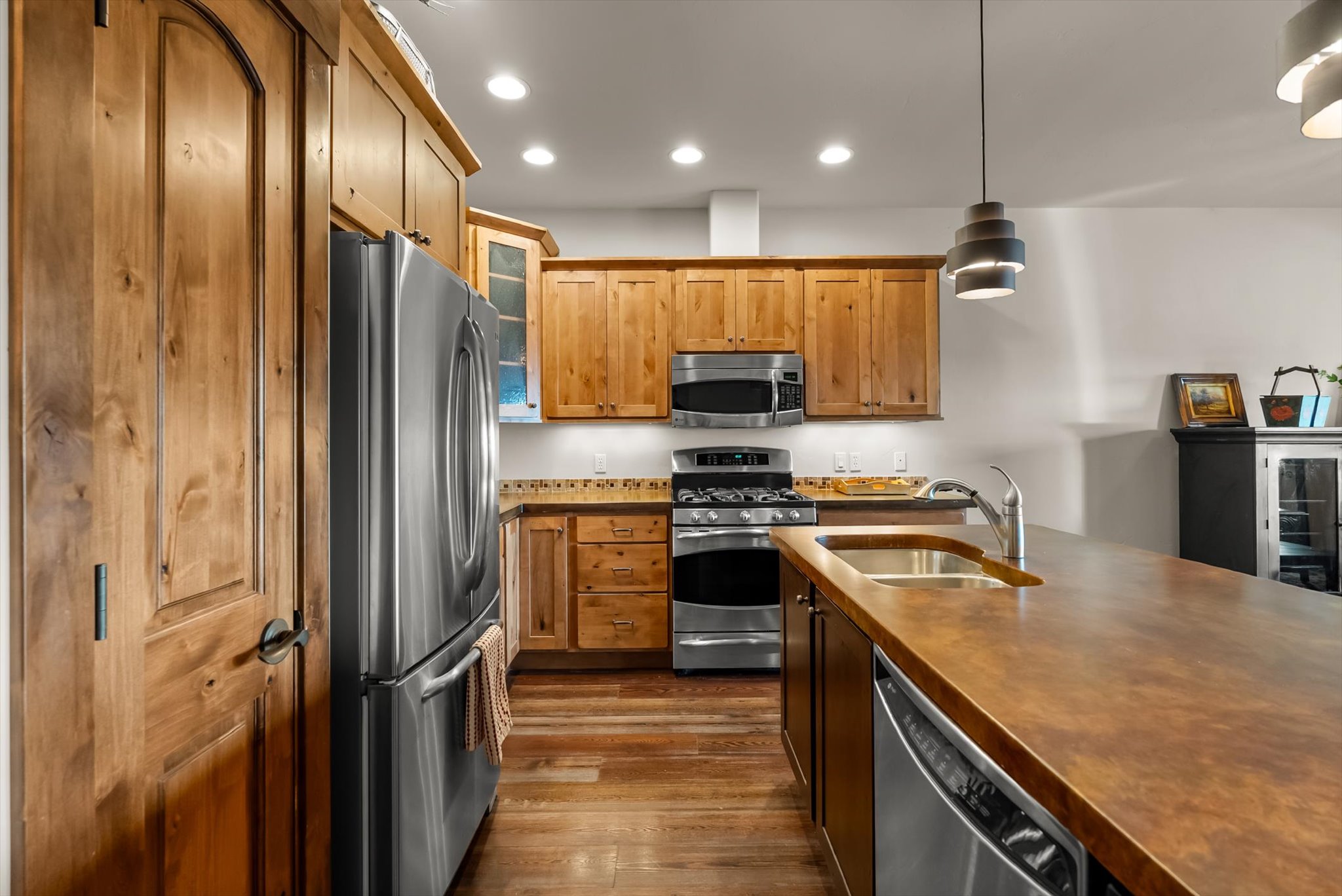 667 Commerce Street Property Photo 5