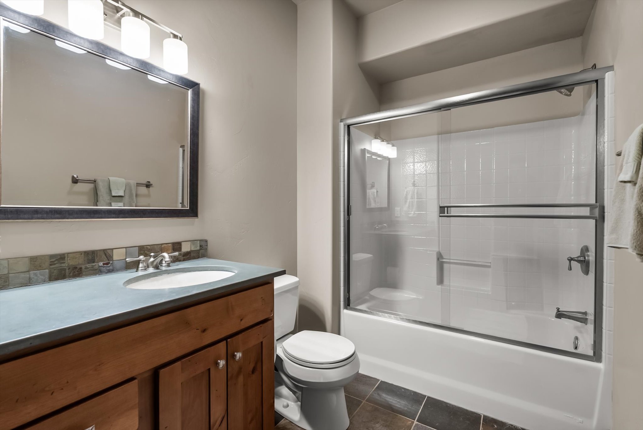 667 Commerce Street Property Photo 20