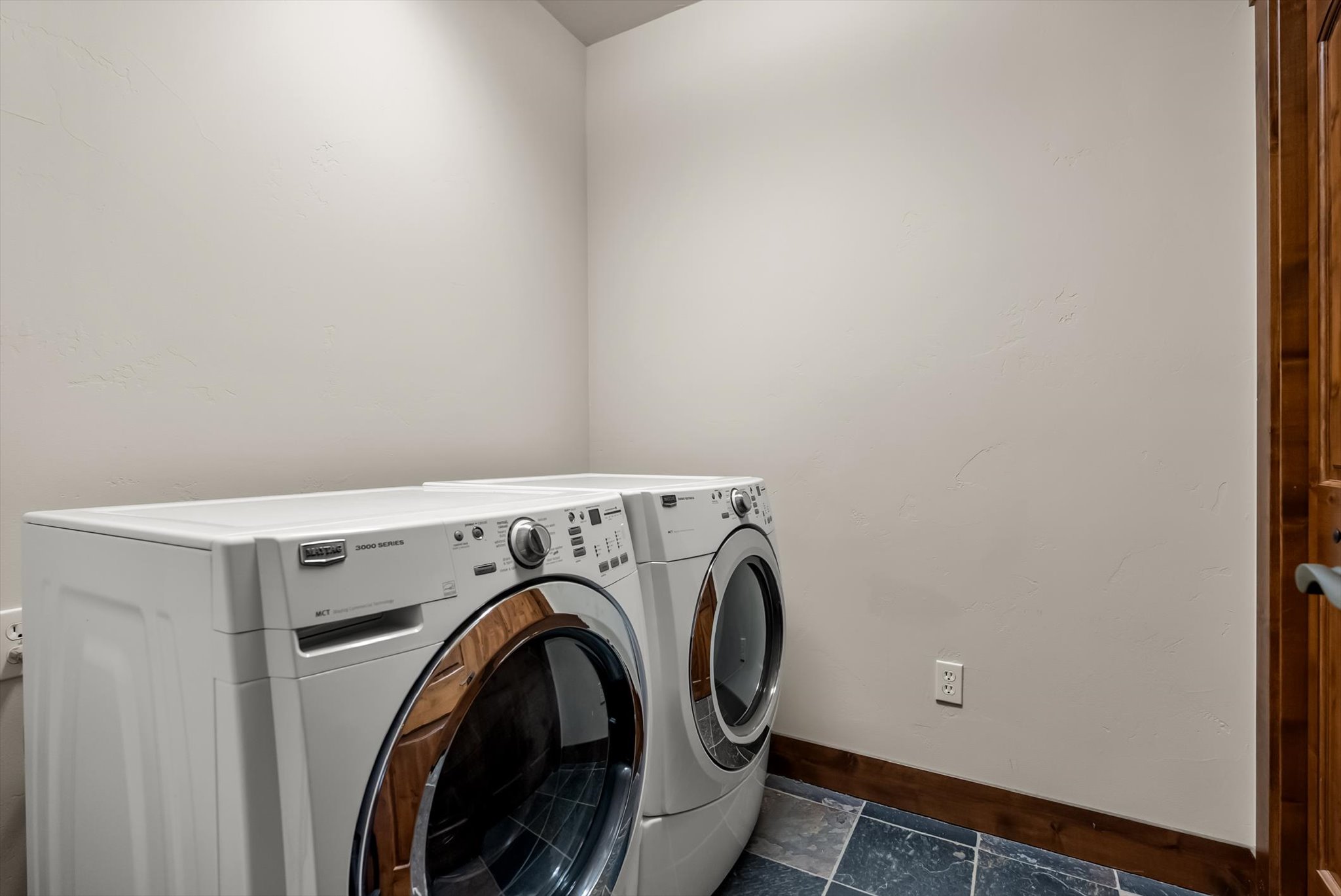 667 Commerce Street Property Photo 21