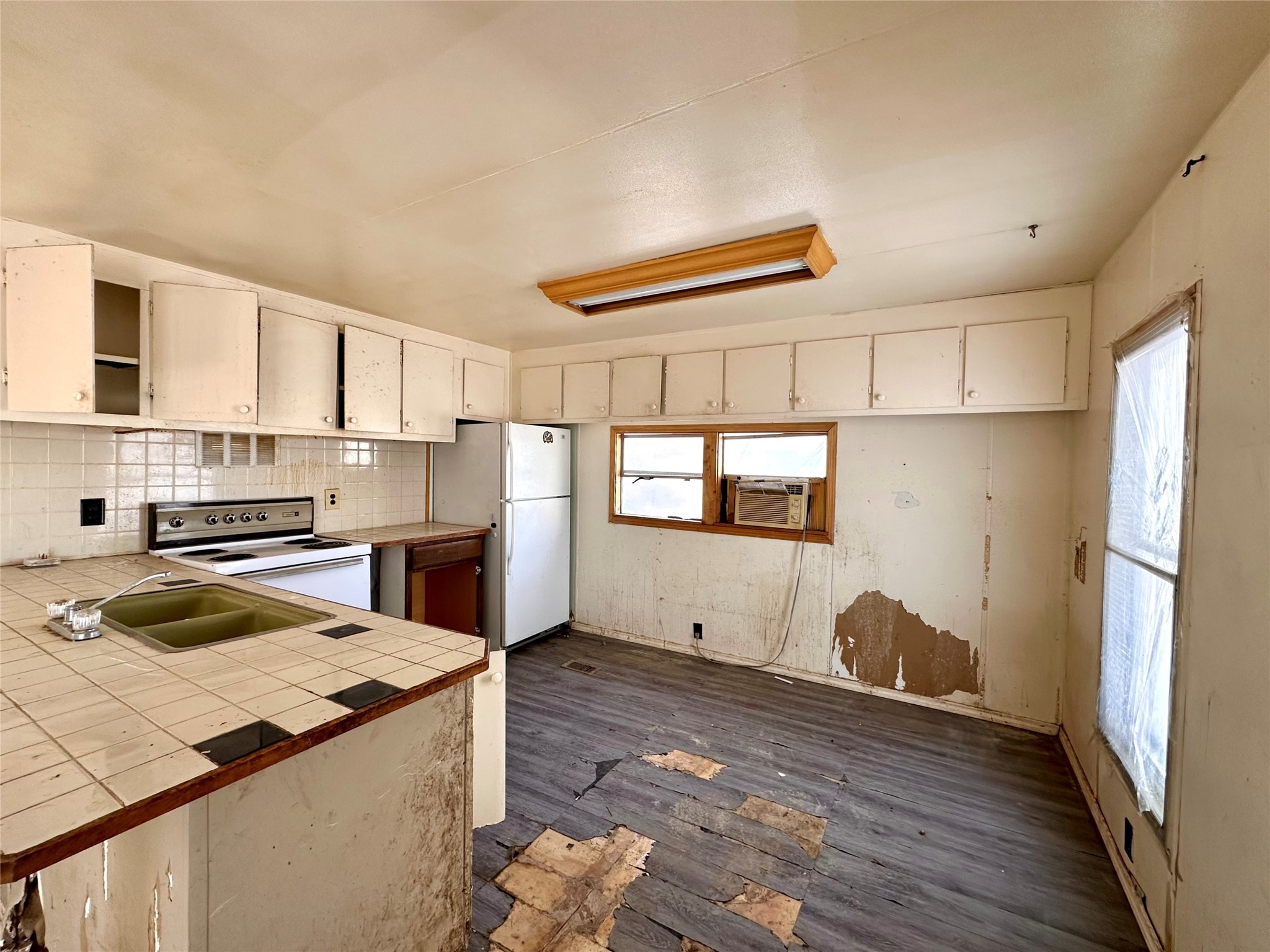 424 W Missouri Avenue Property Photo 5