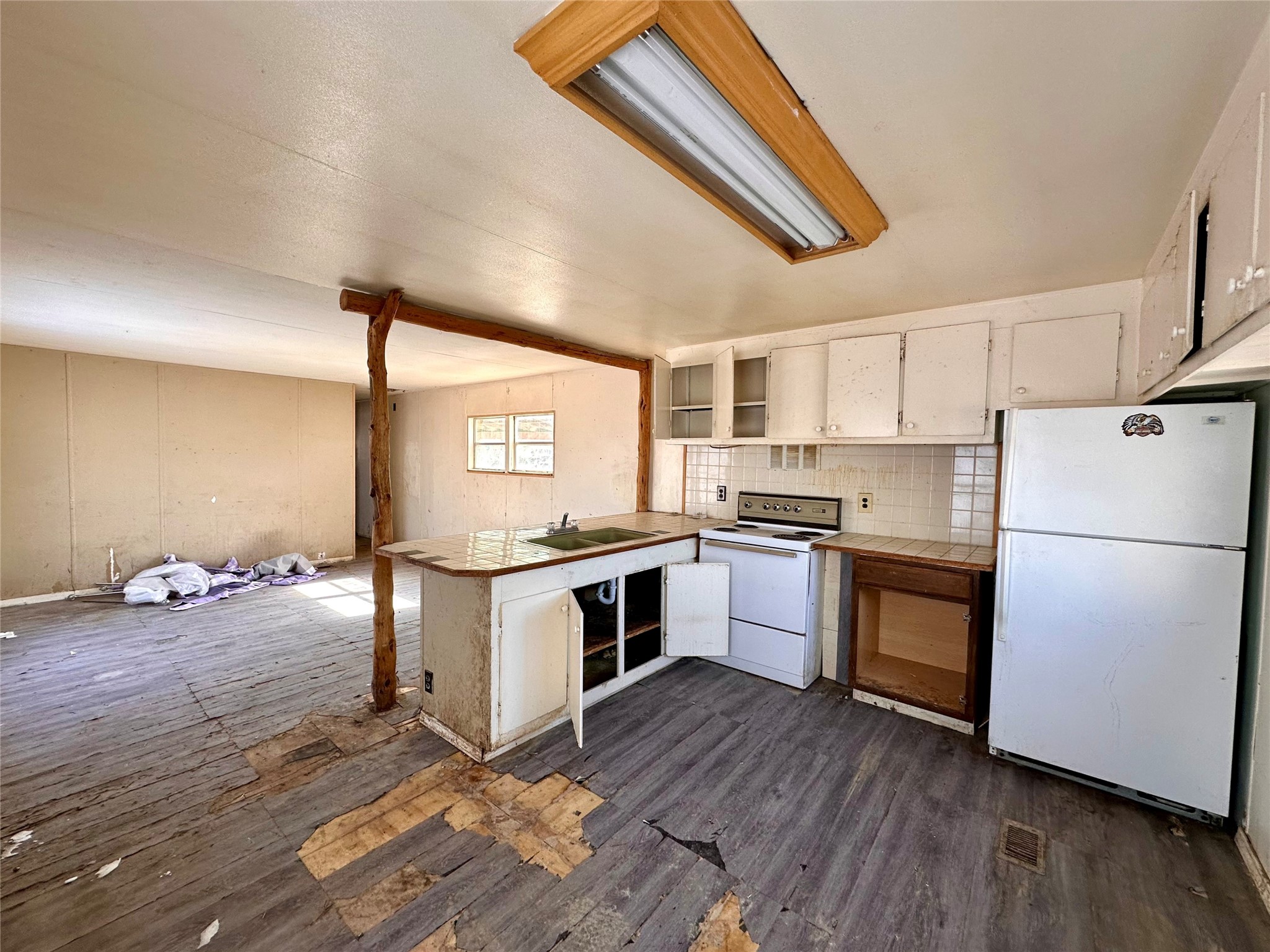 424 W Missouri Avenue Property Photo 6