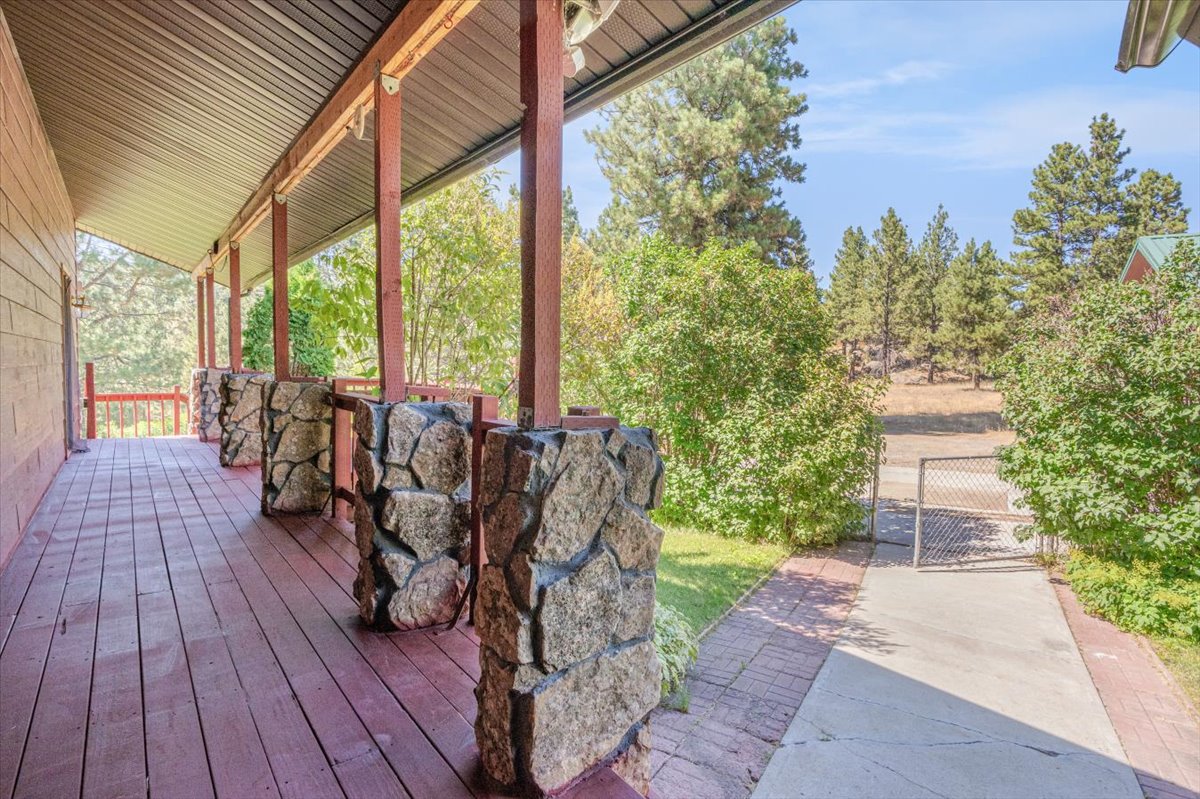 90 Rock Ridge Drive Property Photo 4